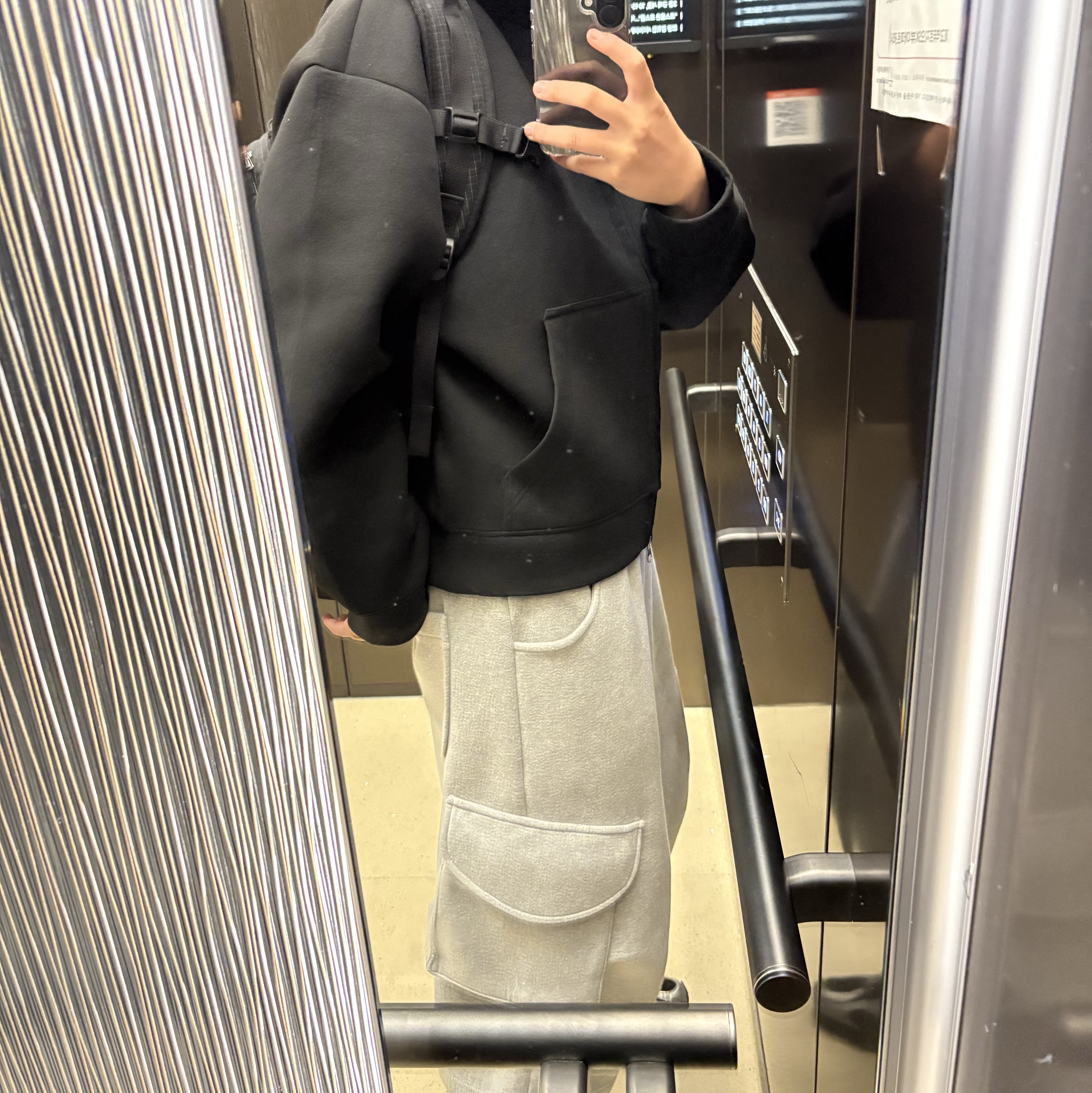 MJD x AAO Wide Cargo Bermuda Pants Grey, Supreme Backpack Black - 24SS 착용 스타일