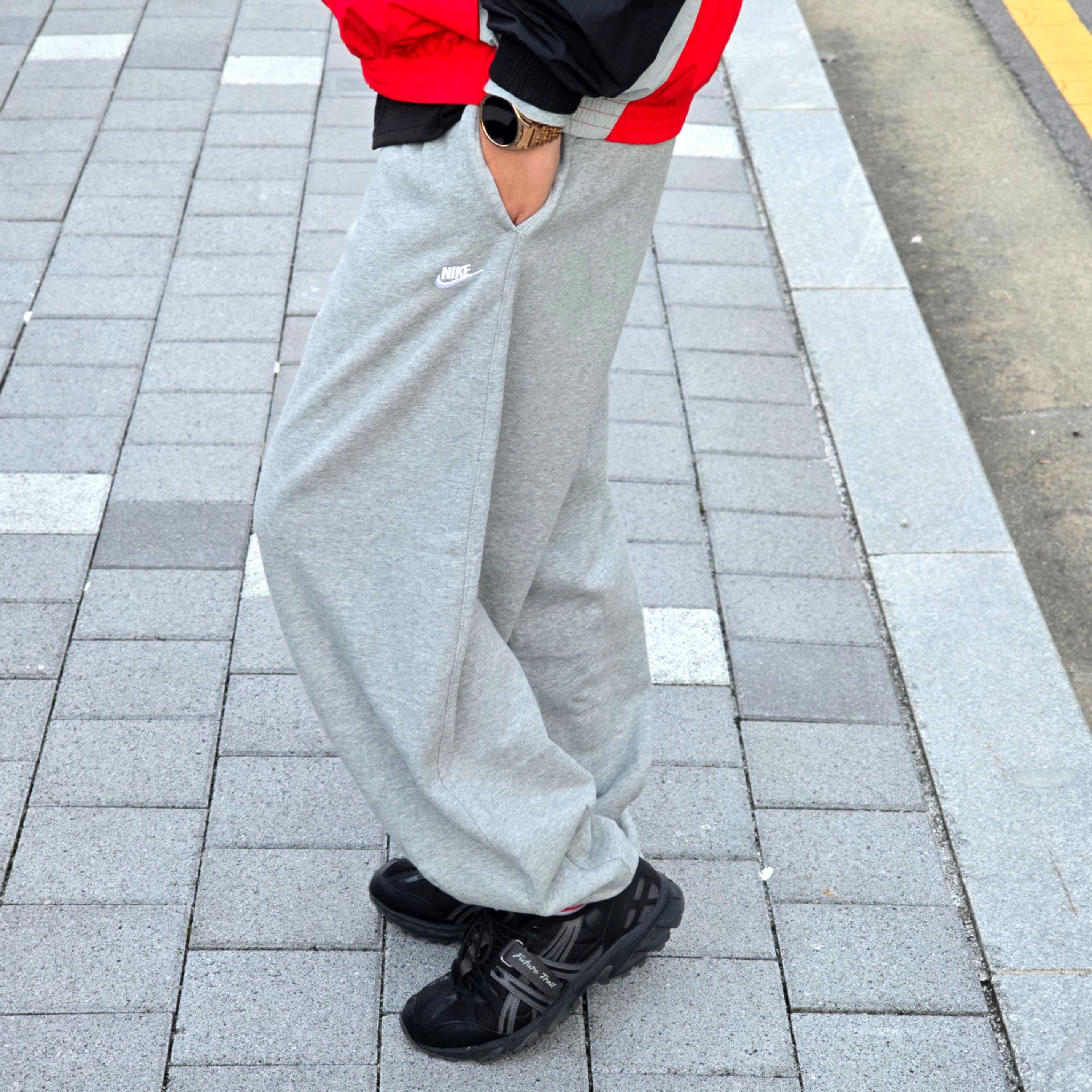 Nike Club Fleece Oversized French Terry Pants Dark Grey Heather Light Smoke Grey - Asia 착용 스타일 - 1