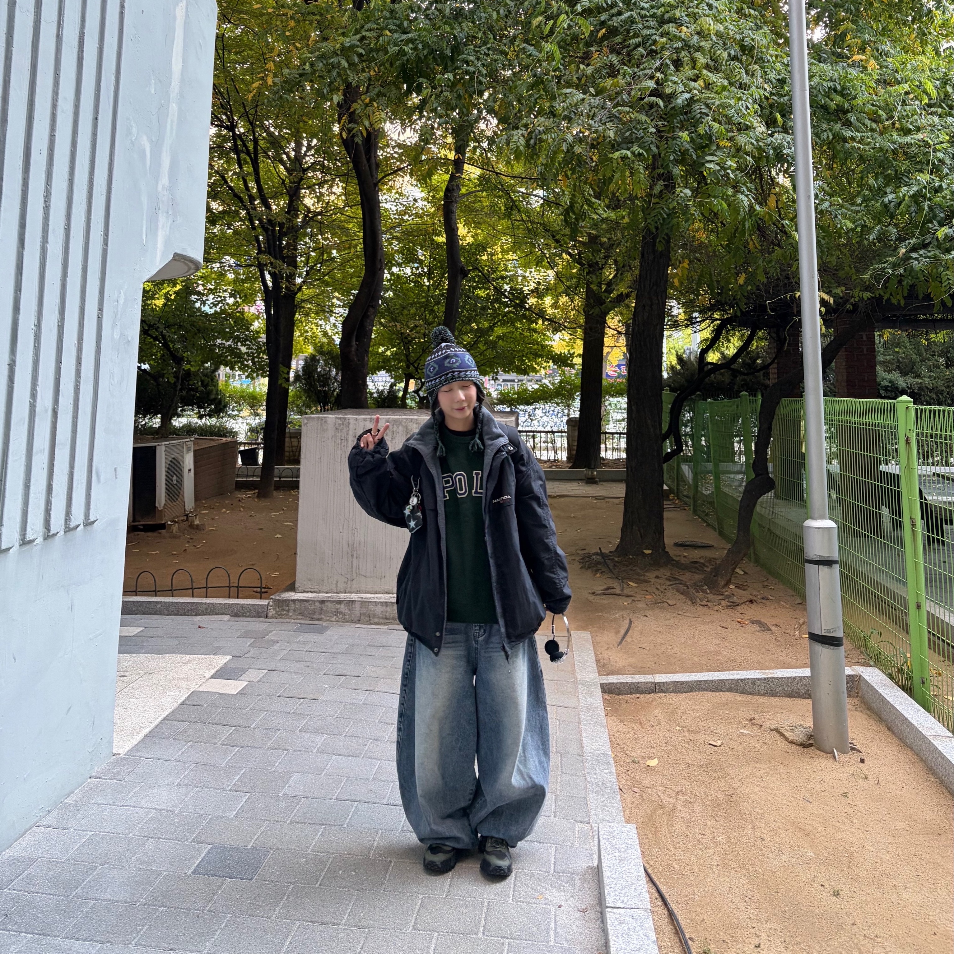 Palace Sofar Zip Hood Skyline Blue - 25FW, Safarispot  BASIC SAFARI RUFFLE MAXI SKIRT NAVY 착용 스타일 - 1