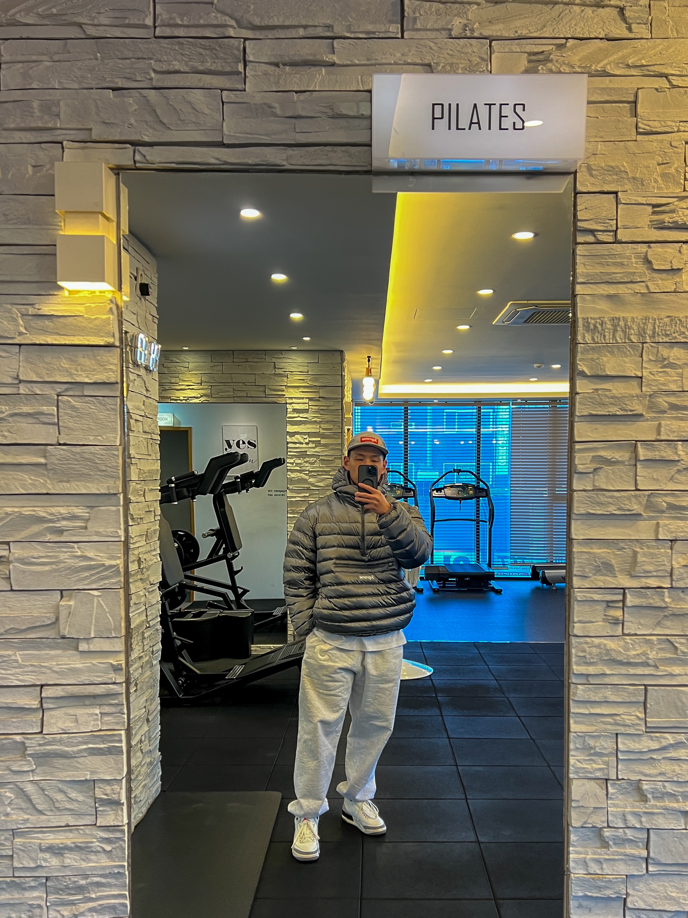 Jordan 3 Retro White Cement Reimagined, Supreme $ Sweatpant Heather Grey - 24SS 착용 스타일