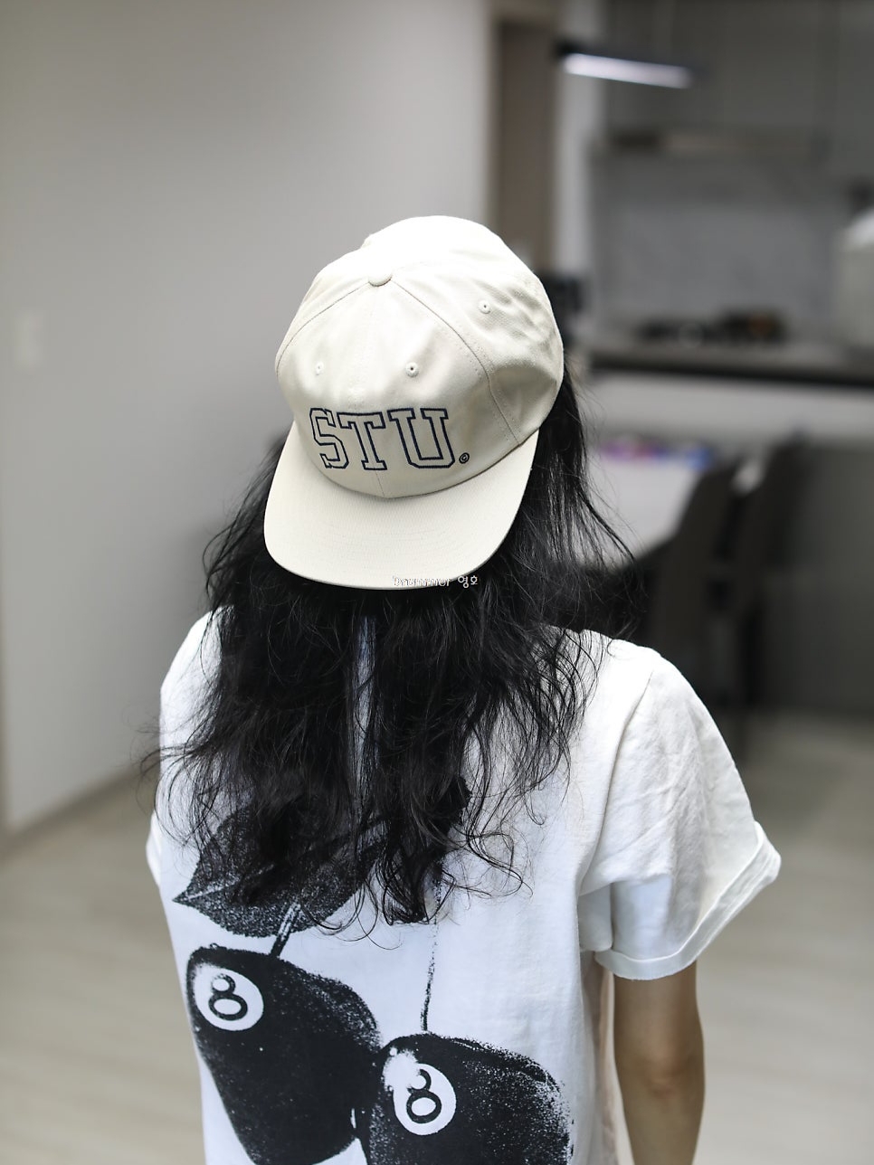 Stussy Mid-Depth Stu Arch Strapback Natural 착용 스타일