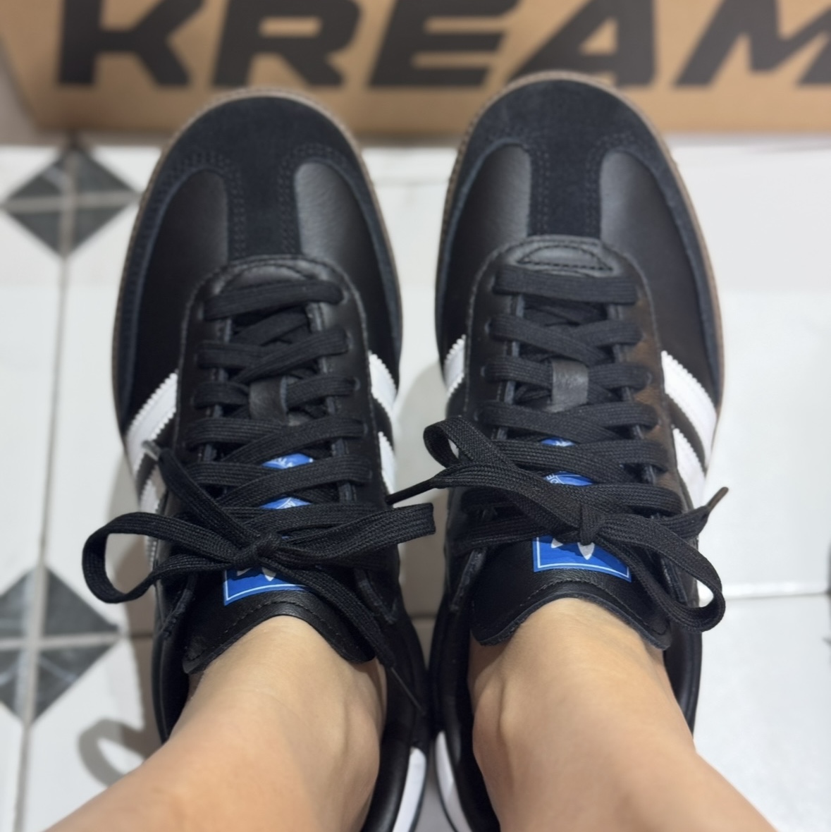 Adidas Samba OG Black White Gum 착용 스타일