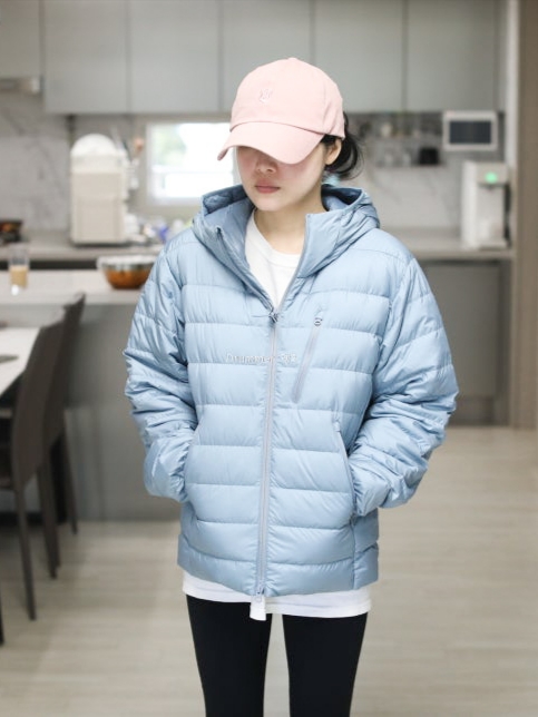 Musinsa Standard City Leisure Hooded Light Down Jacket Moon Blue 착용 스타일 - 2