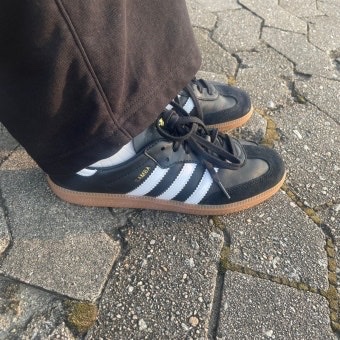 Adidas Samba OG Black White Gum 착용 스타일