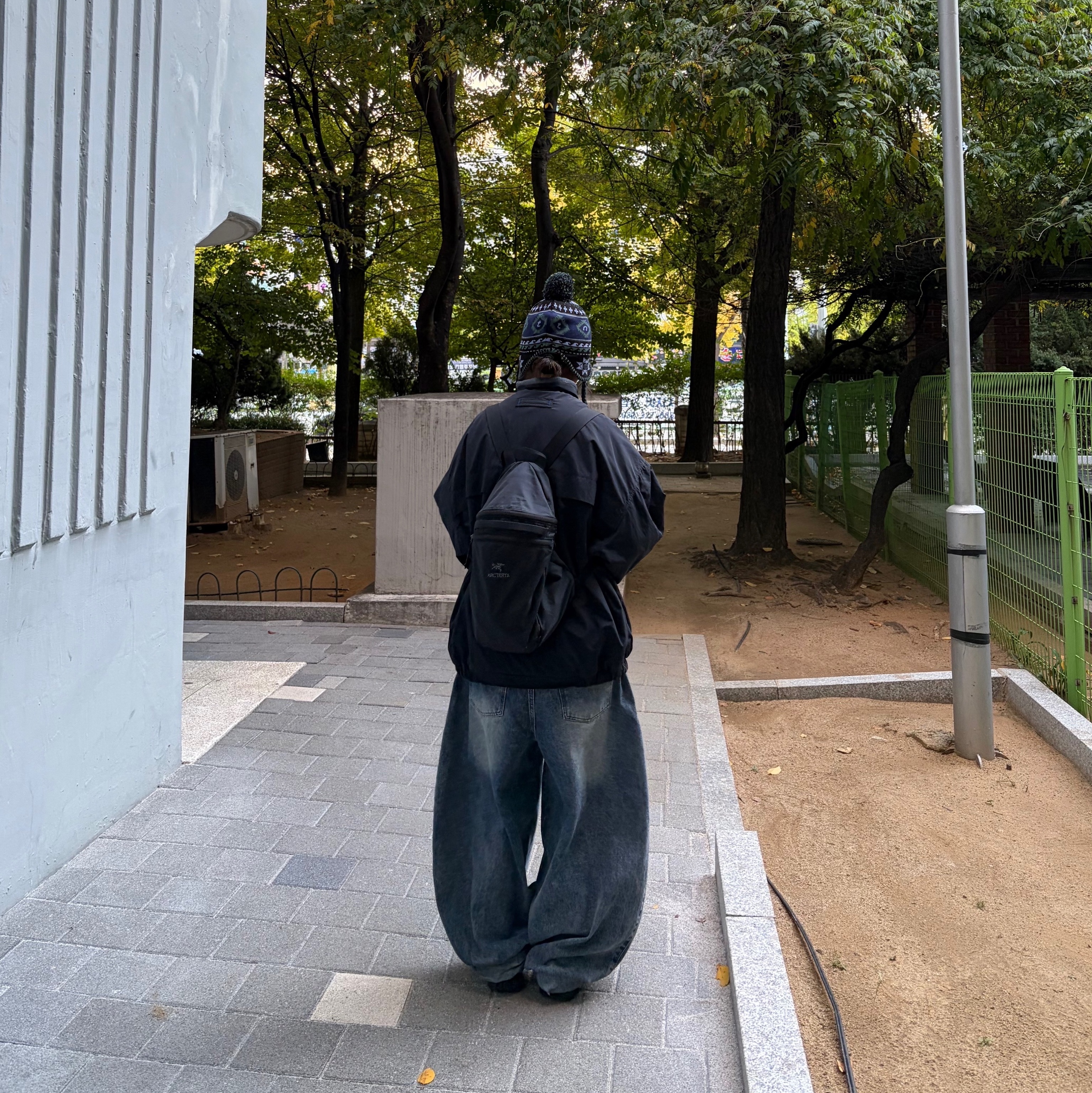 Palace Sofar Zip Hood Skyline Blue - 25FW, Safarispot  BASIC SAFARI RUFFLE MAXI SKIRT NAVY 착용 스타일 - 2