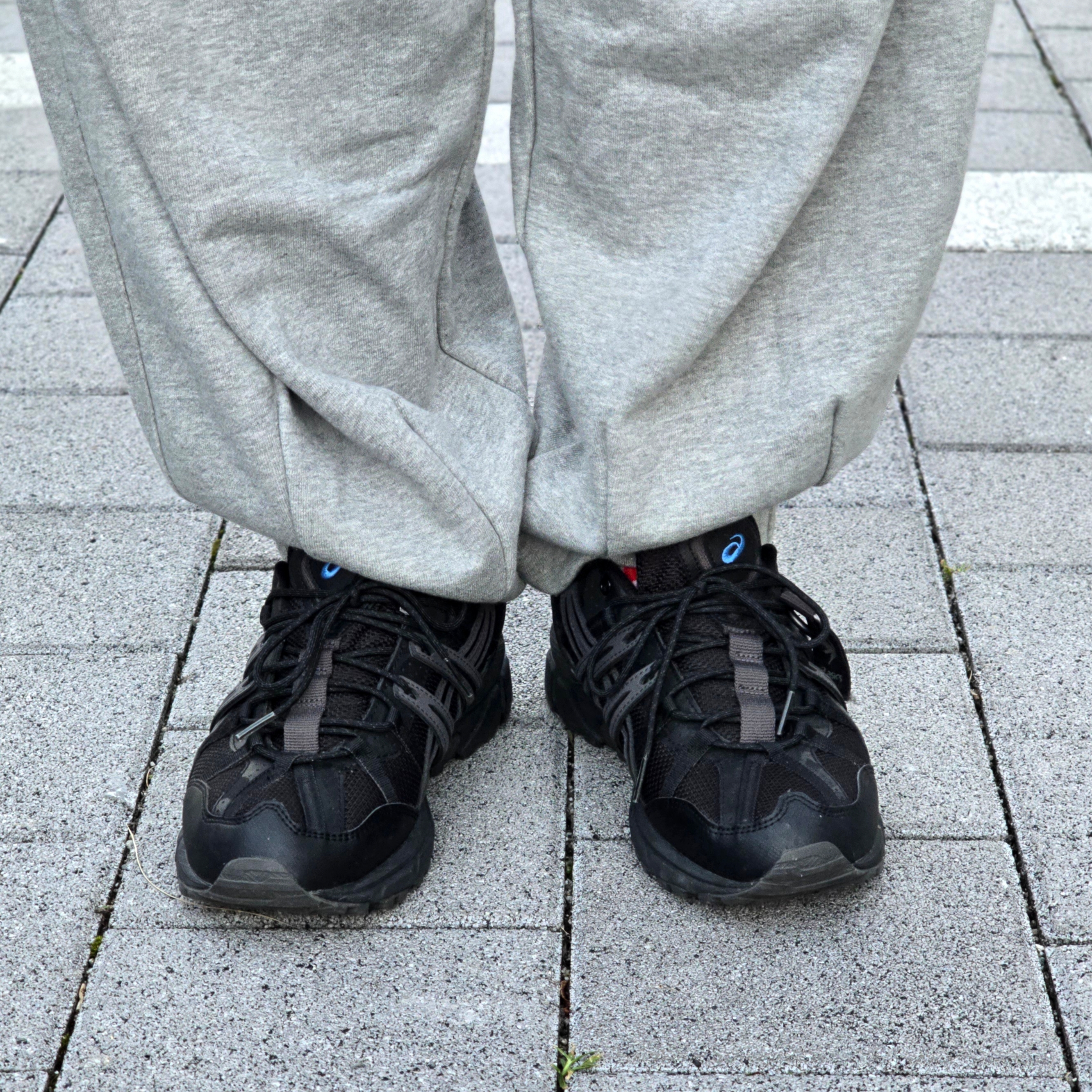 Asics Gel-Sonoma 15-50 Black Obsidian Grey 착용 스타일 - 2