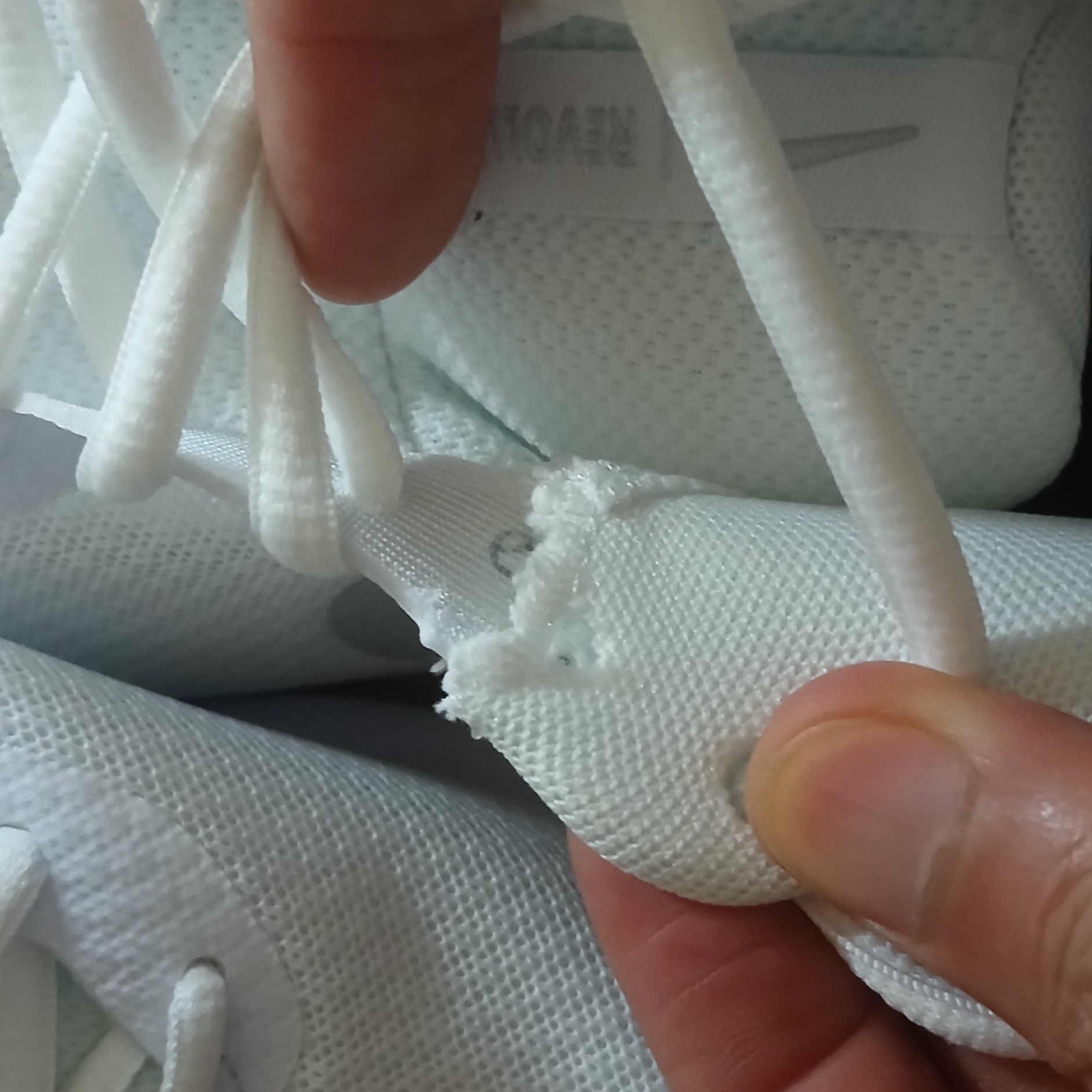 Nike Revolution 7 White 착용 스타일 - 2