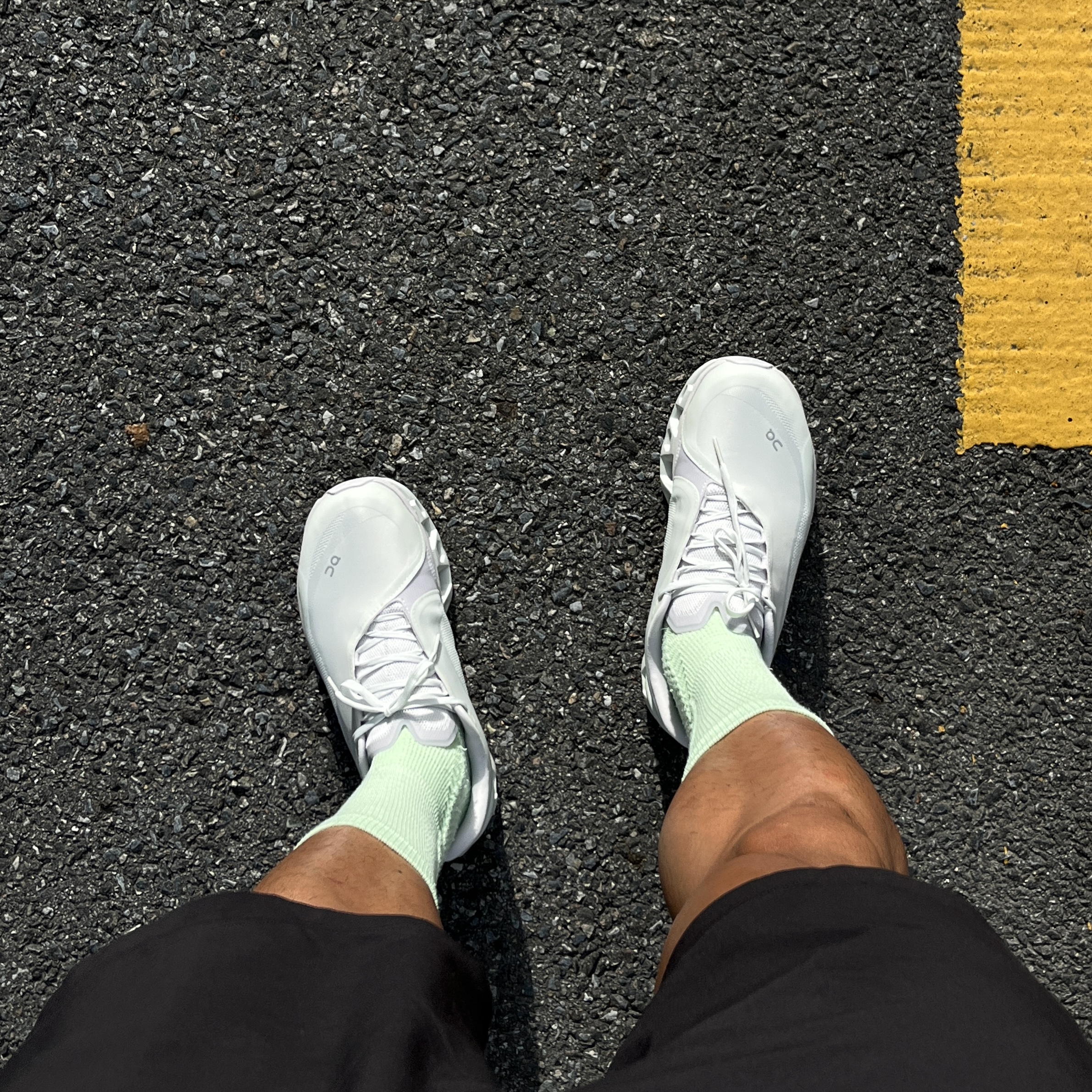 On Running x Post Archive Faction (Paf) Cloudmonster 2 Vapor Frost 착용 스타일