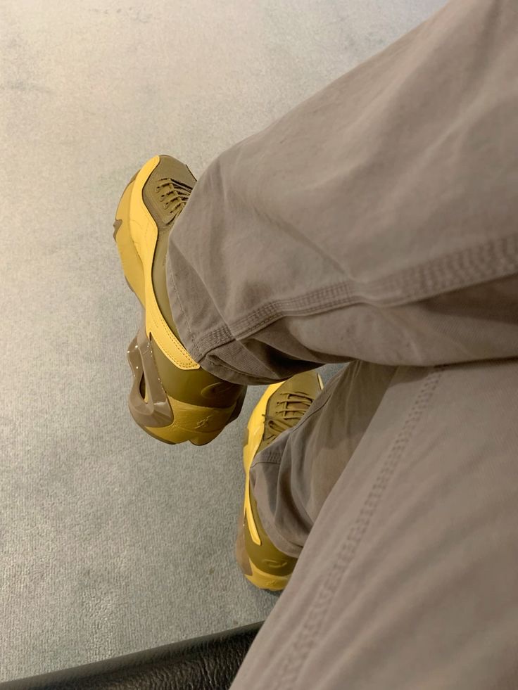 Asics x Kiko Kostadinov Novalis Gel-Teremoa Medallion Yellow Honey 착용 스타일