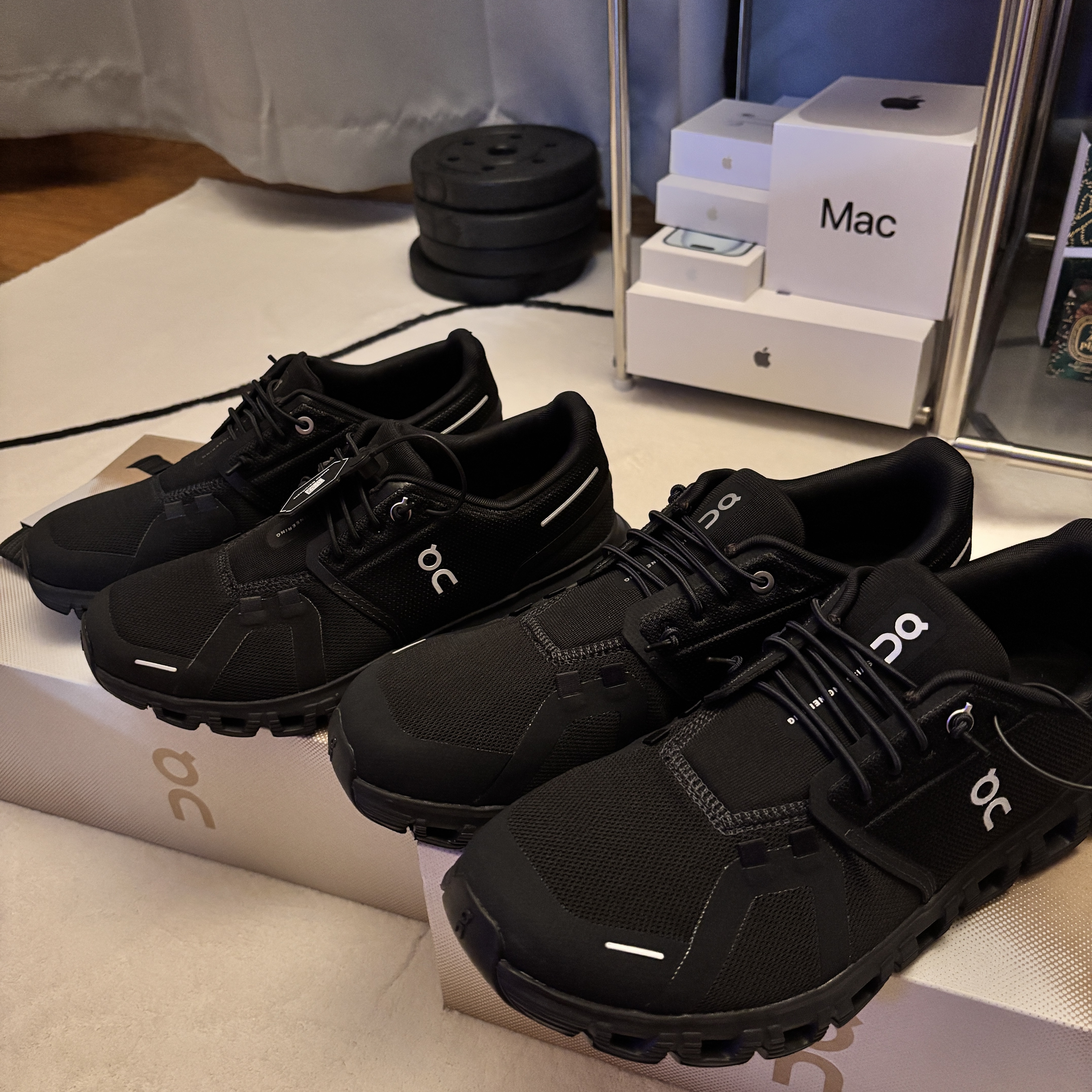 (W) On Running Cloud 6 Black, On Running Cloud 6 Black 착용 스타일 - 1