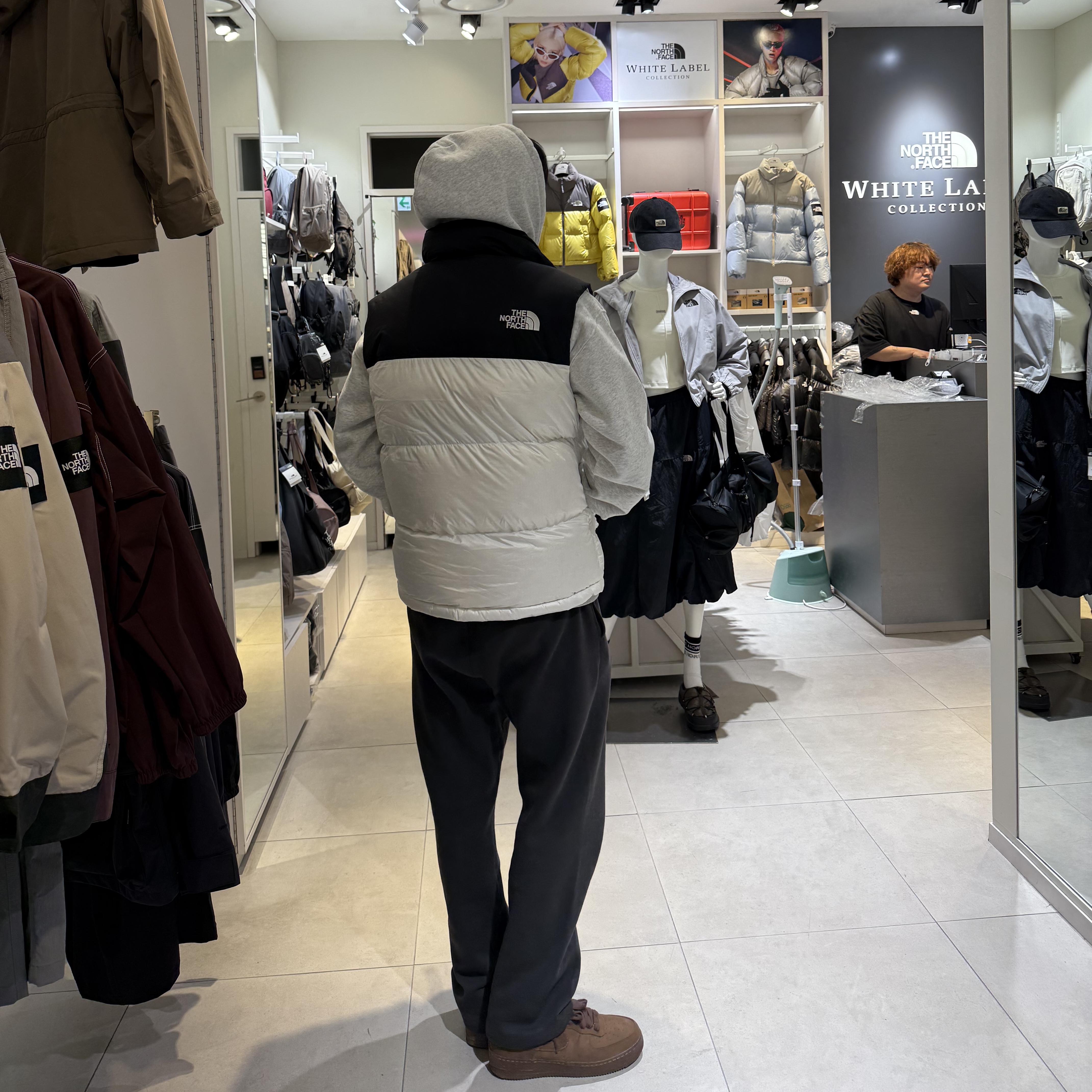 Stussy Stock Seoul Hood Ash Heather, Stussy Basic Pigment Dyed Zip Hoodie Black 착용 스타일 - 3