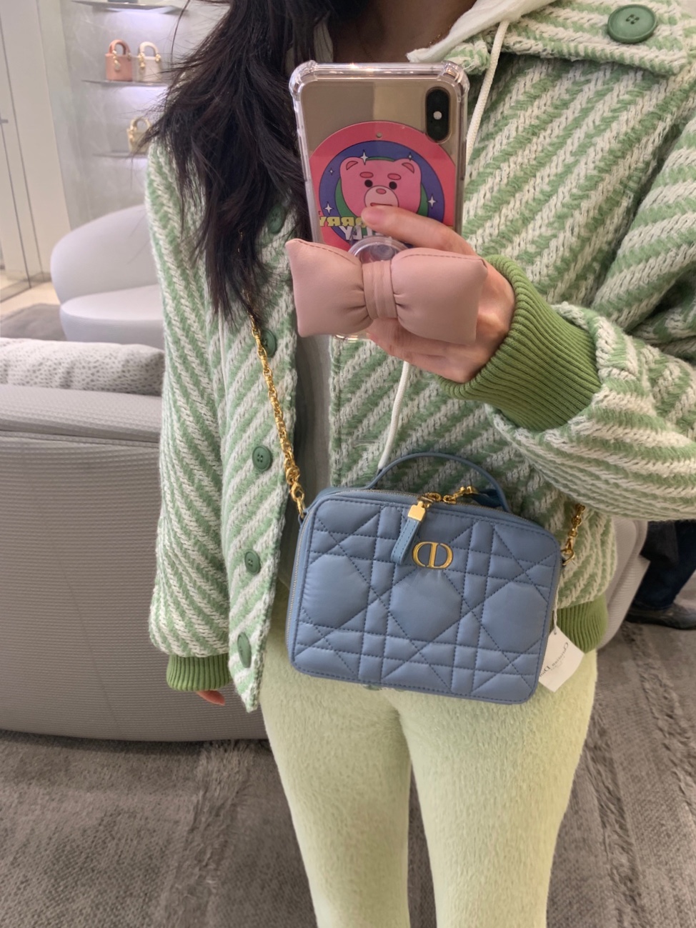 Dior Caro Box Bag Black, Dior Caro Box Bag Latte 착용 스타일