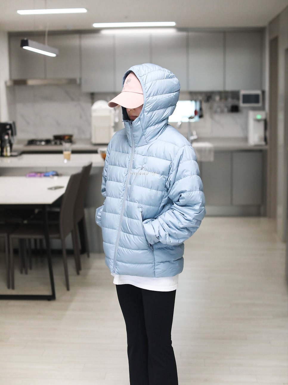 Musinsa Standard City Leisure Hooded Light Down Jacket Moon Blue 착용 스타일 - 1