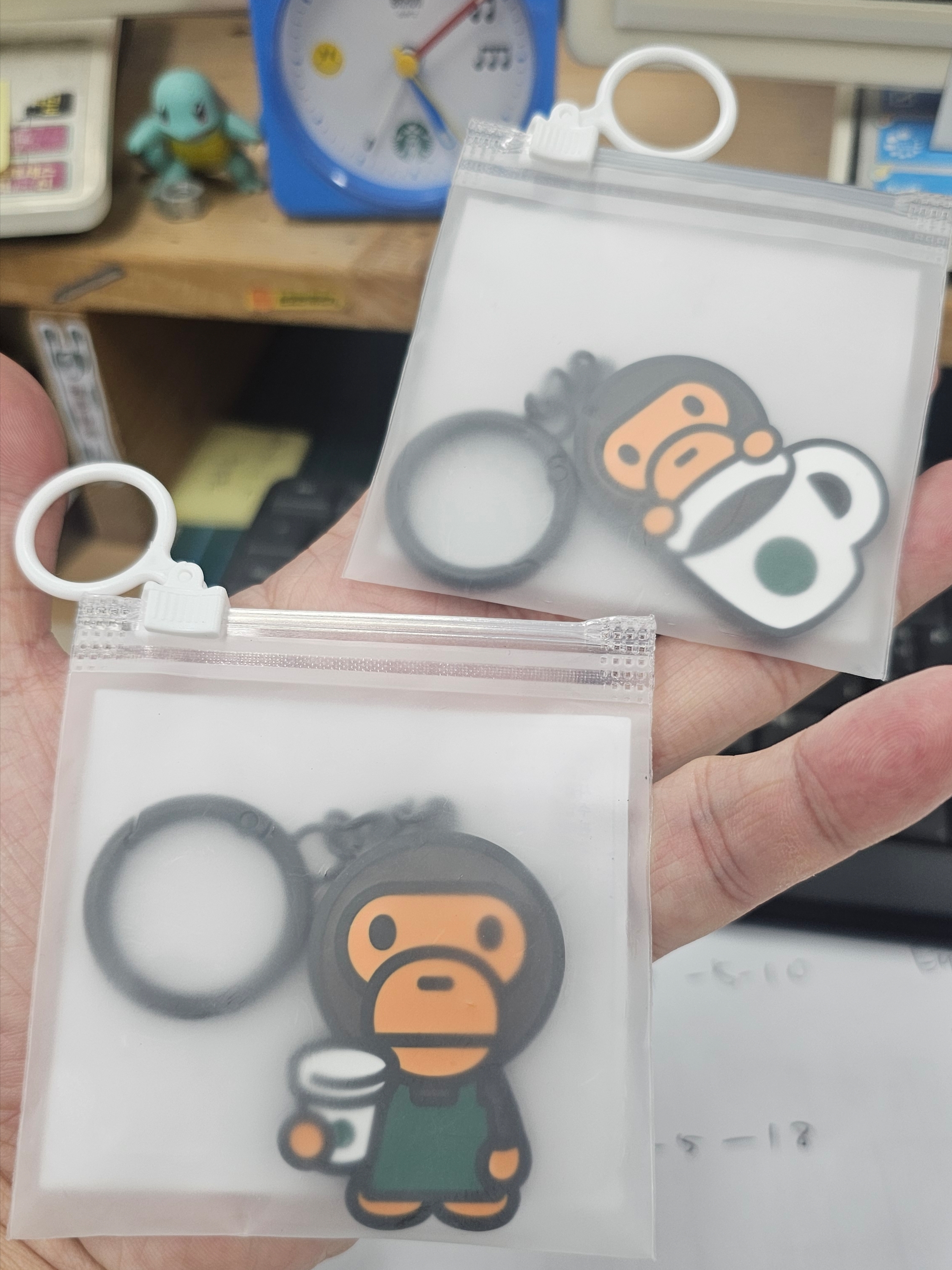 Starbucks x BAPE Baby Milo Keychain, Starbucks x BAPE Baby Milo Keychain 착용 스타일