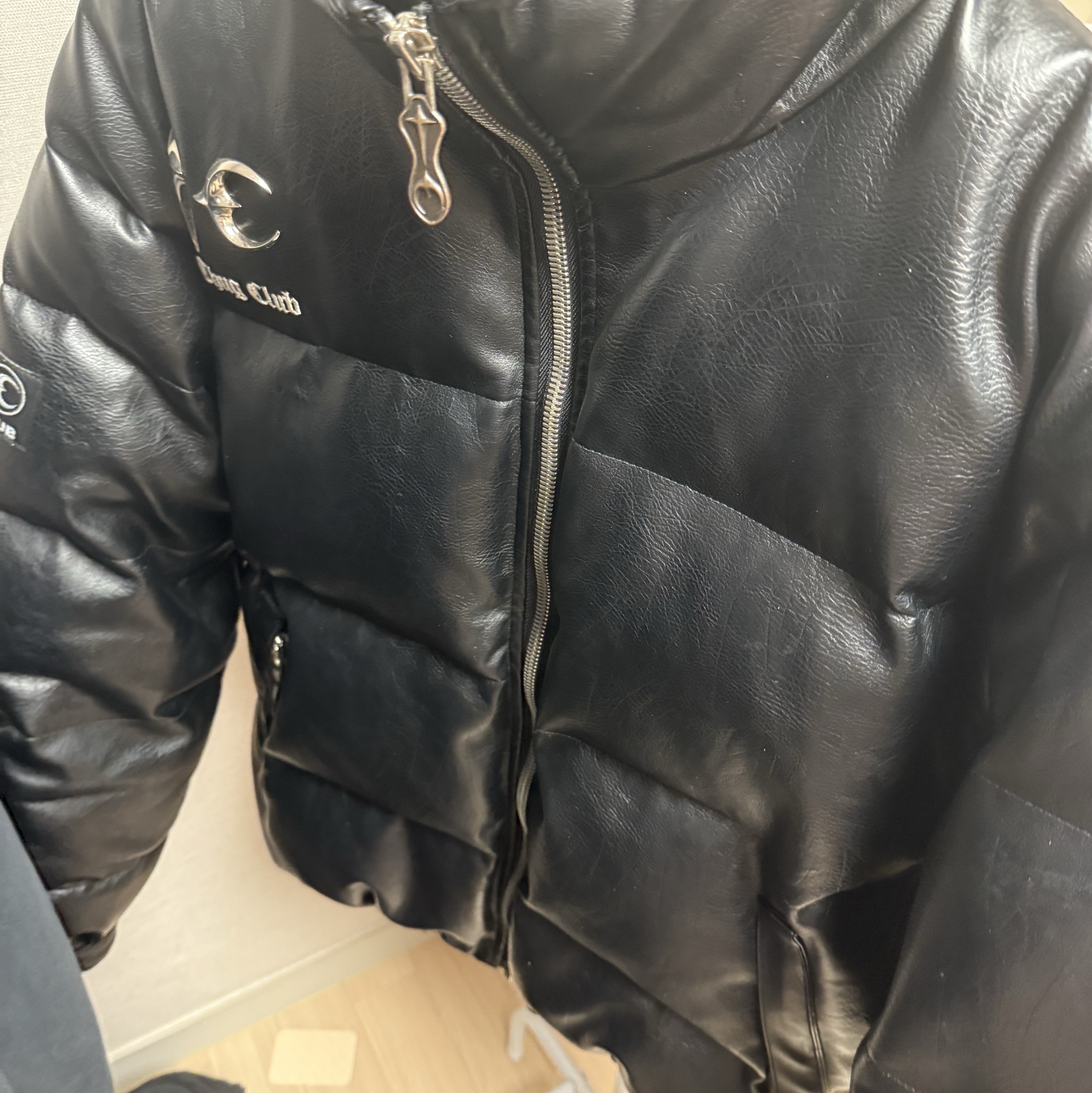 Thug Club Leather Puffer Jacket Black (Polyester) 착용 스타일