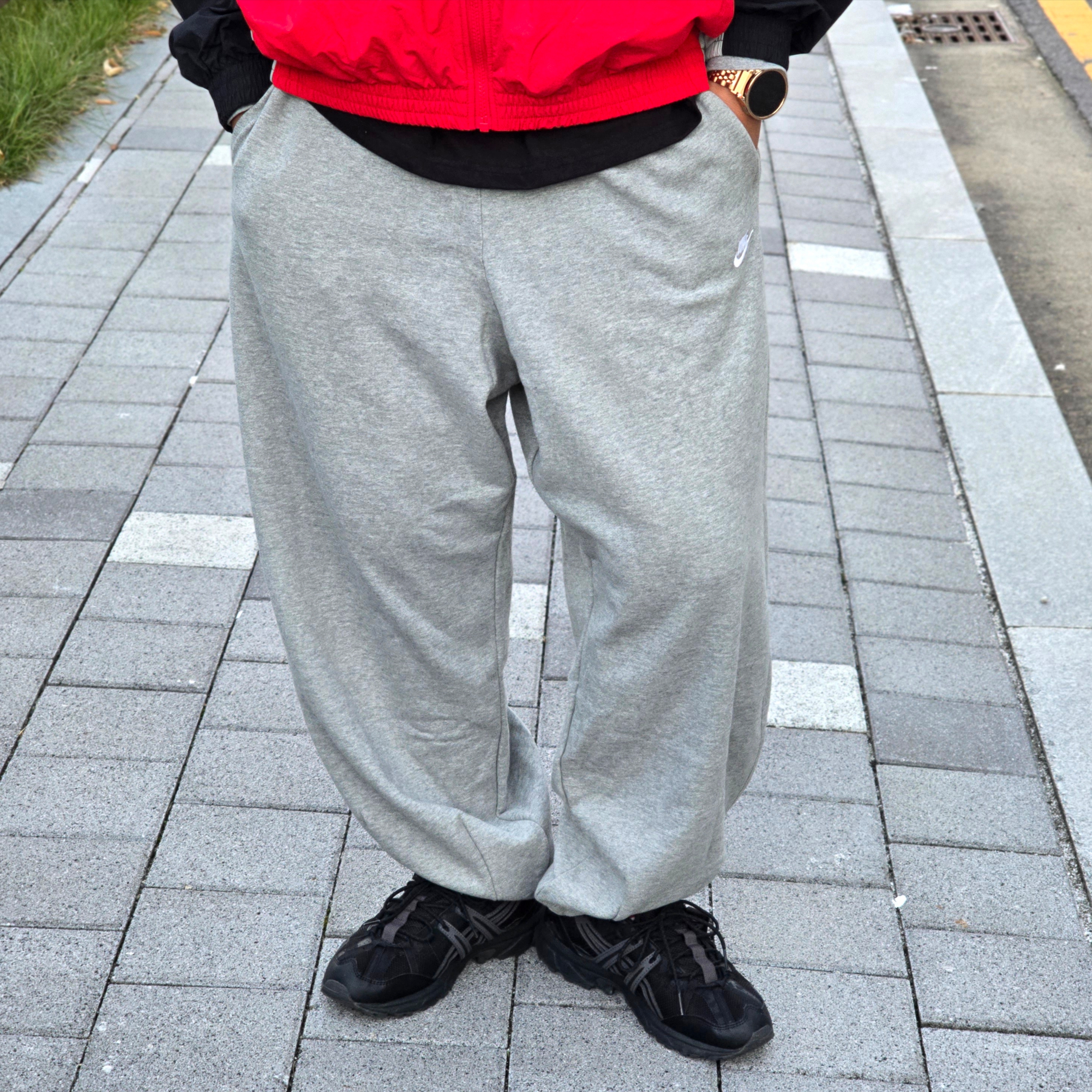 Nike Club Fleece Oversized French Terry Pants Dark Grey Heather Light Smoke Grey - Asia 착용 스타일 - 2