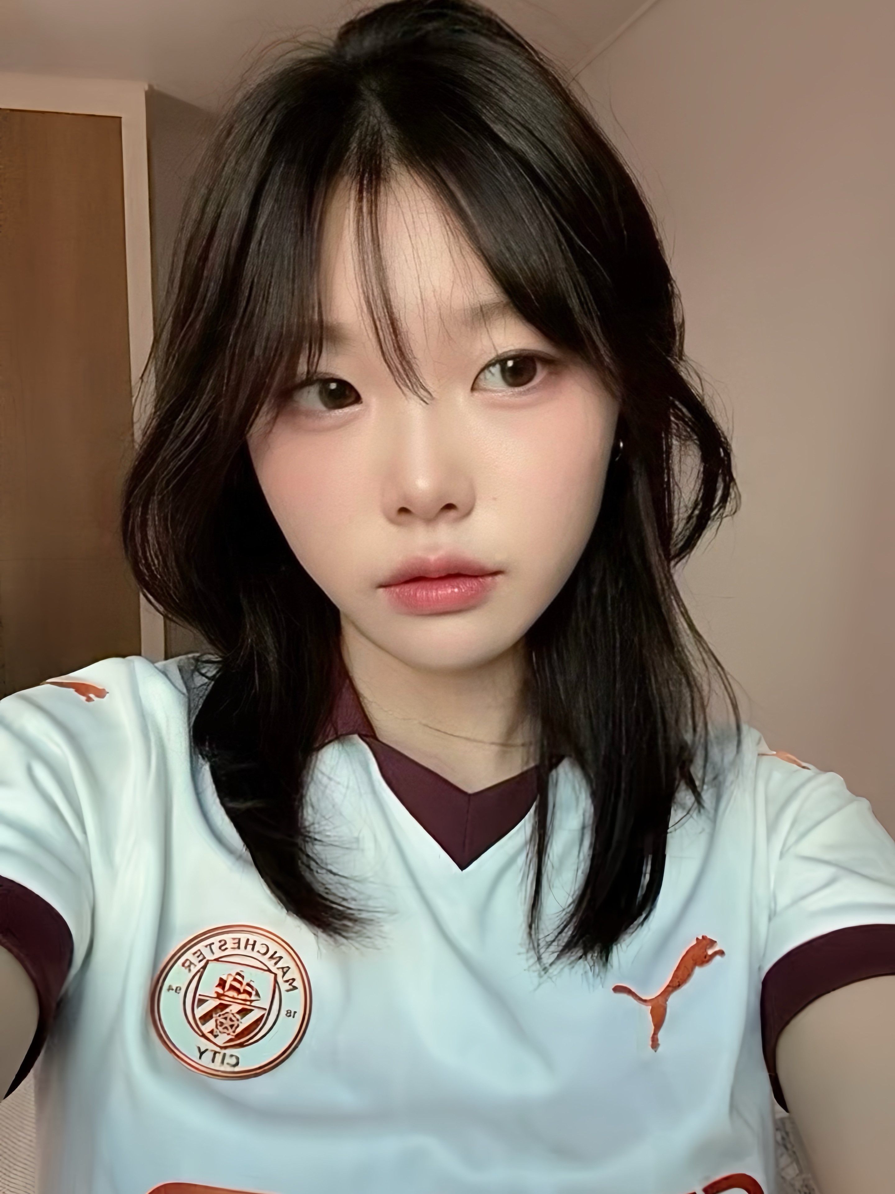 Puma Manchester City 2023/24 Away Jersey White Aubergine (Non Marking Ver.) 착용 스타일 - 1