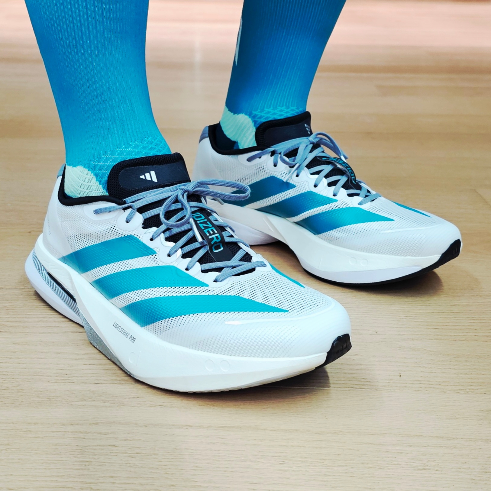 Adidas Adizero Boston 13 Cloud White Pure Teal 착용 스타일