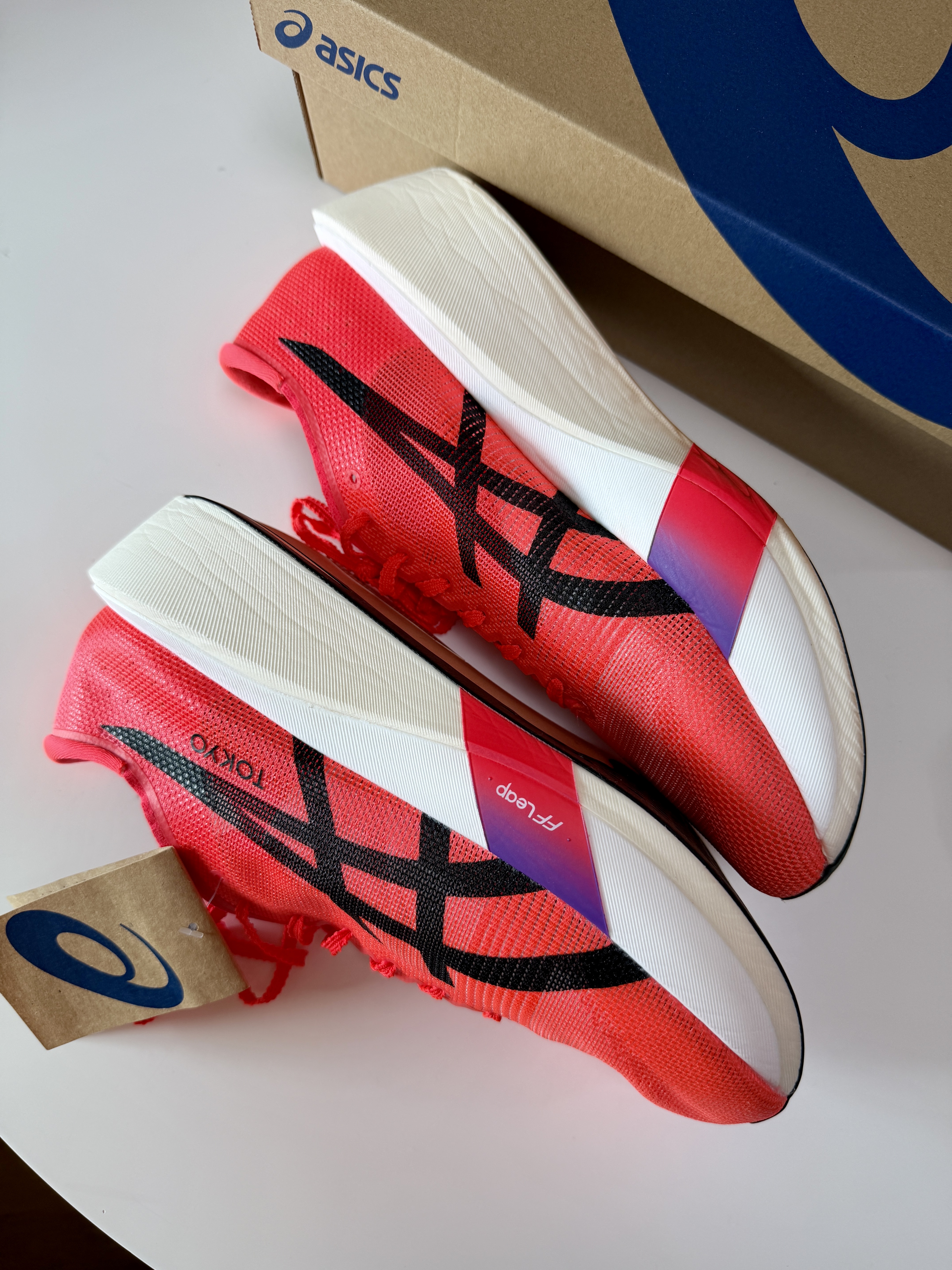 Asics Metaspeed Edge Tokyo Flash Red Black 착용 스타일 - 1