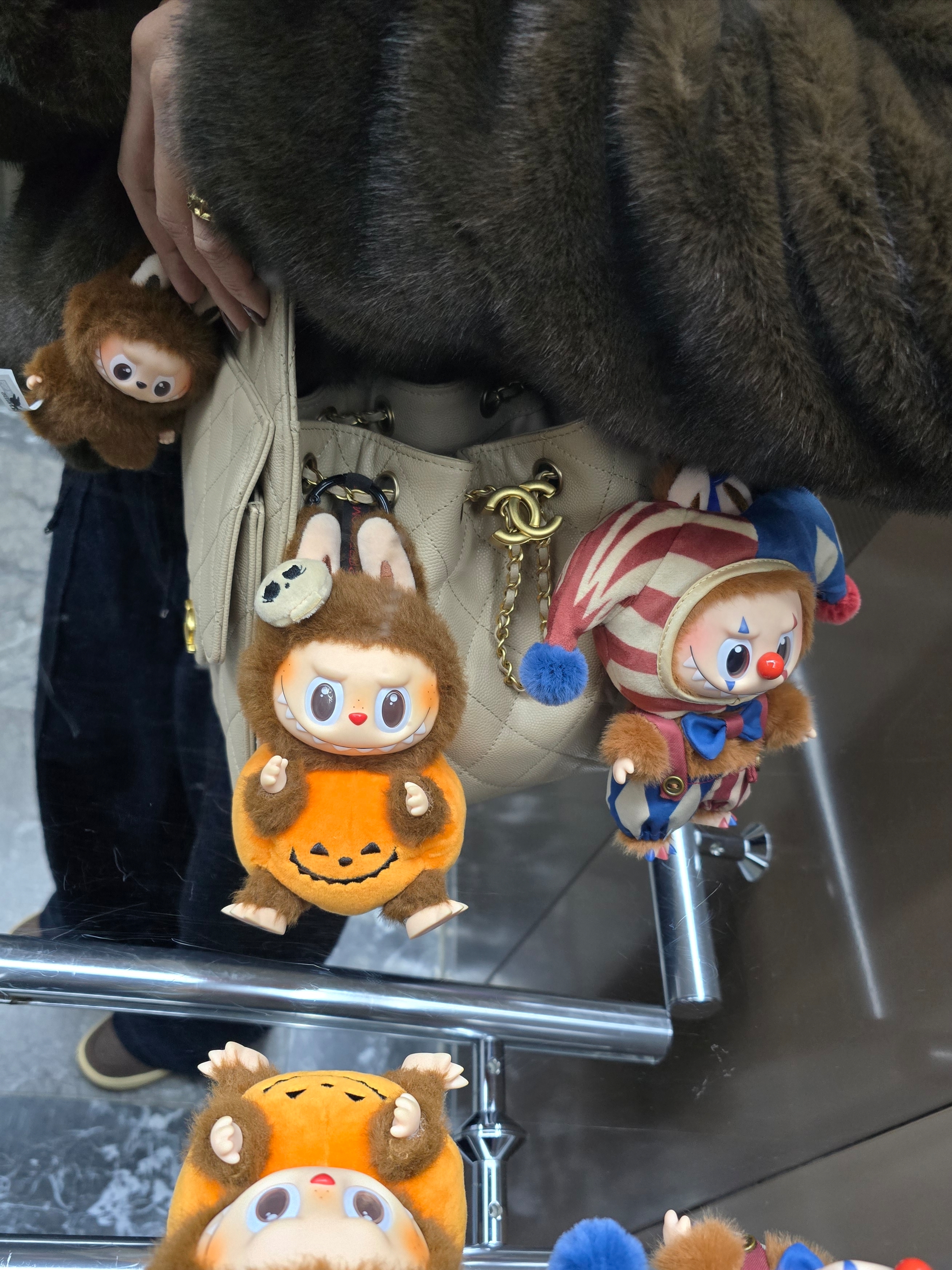 Pop Mart Why So Serious Series Vinyl Plush Pendant Sealed Case (8 Blind Boxes), Pop Mart Why So Serious Series Vinyl Plush Pendant Juggling Clown (Opened Case) 착용 스타일
