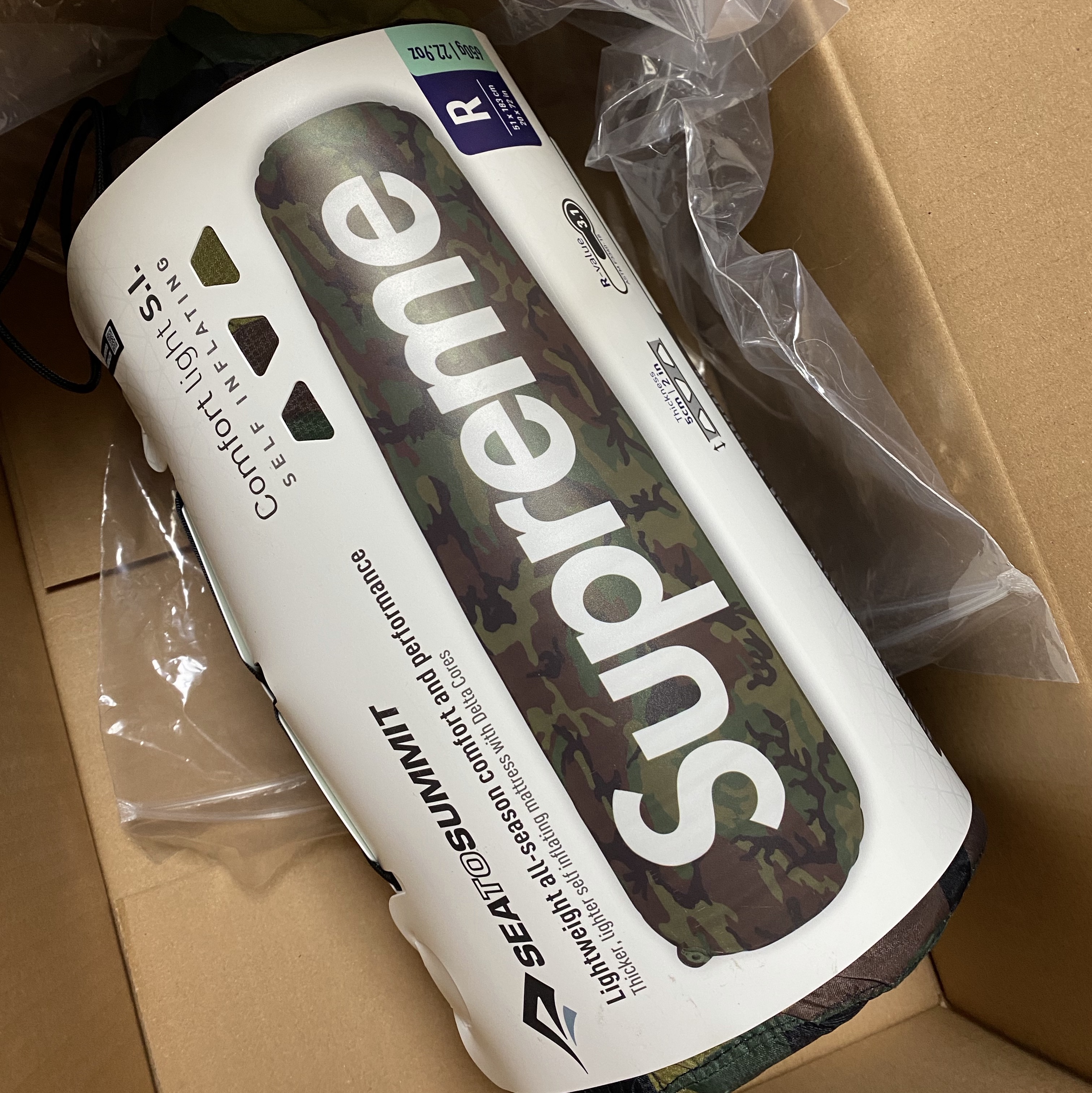 Supreme x Sea to Summit Self Inflating Sleeping Mat Woodland Camo - 21SS 착용 스타일
