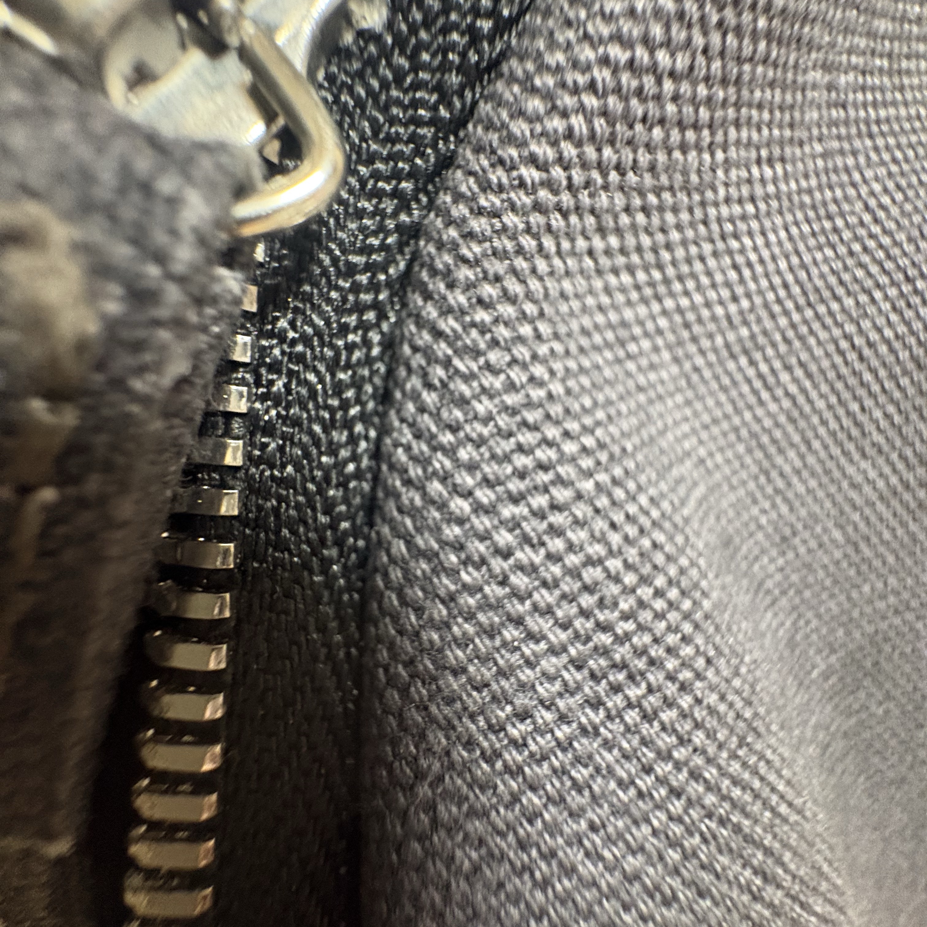 Suade Washed Backpack Charcoal Gray 착용 스타일