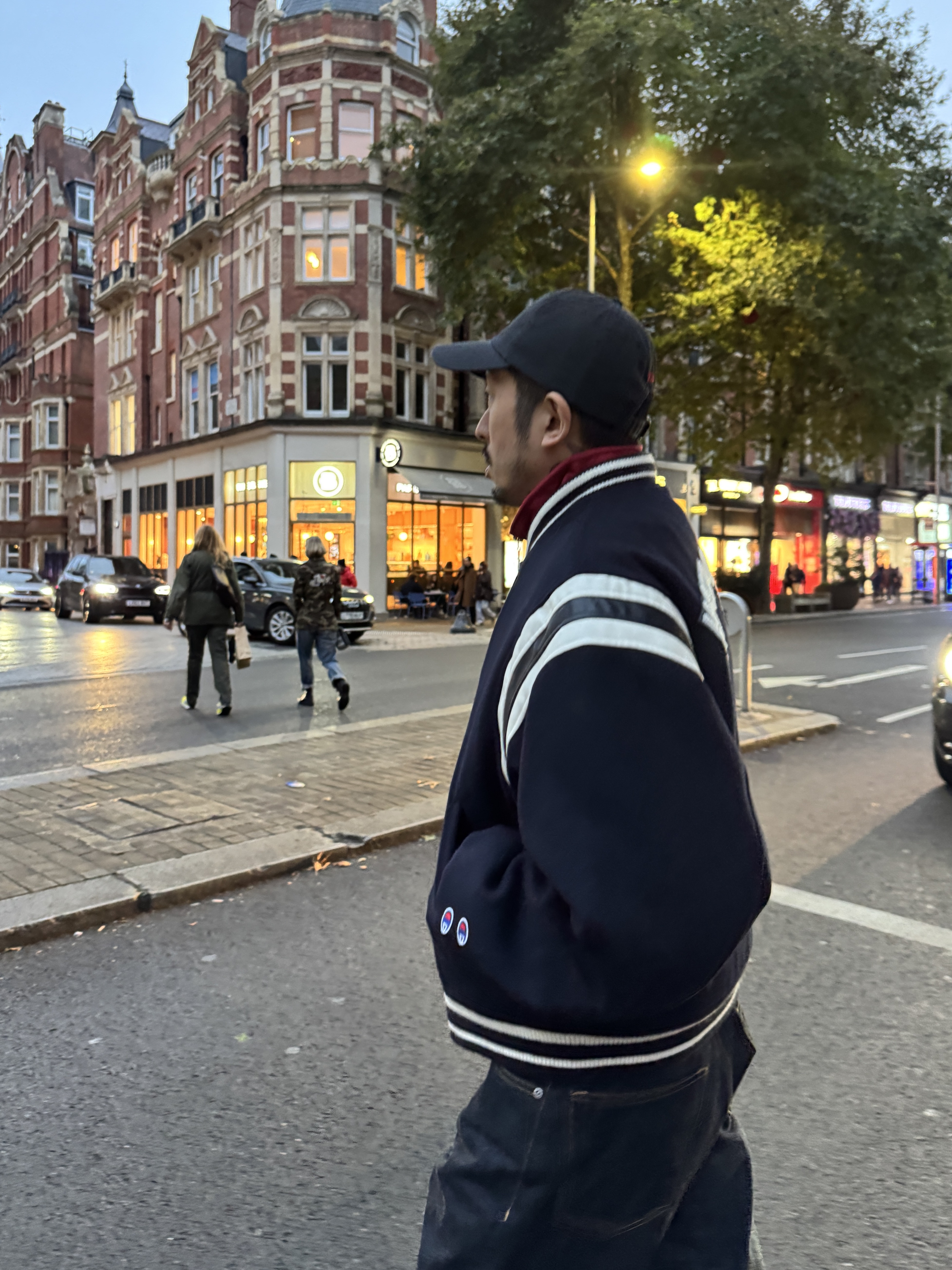 Zara x Champion Padded Bomber Jacket Navy Blue, (W) New Balance x Miu Miu 530 Suede Mesh Sneakers Ecru 착용 스타일 - 2