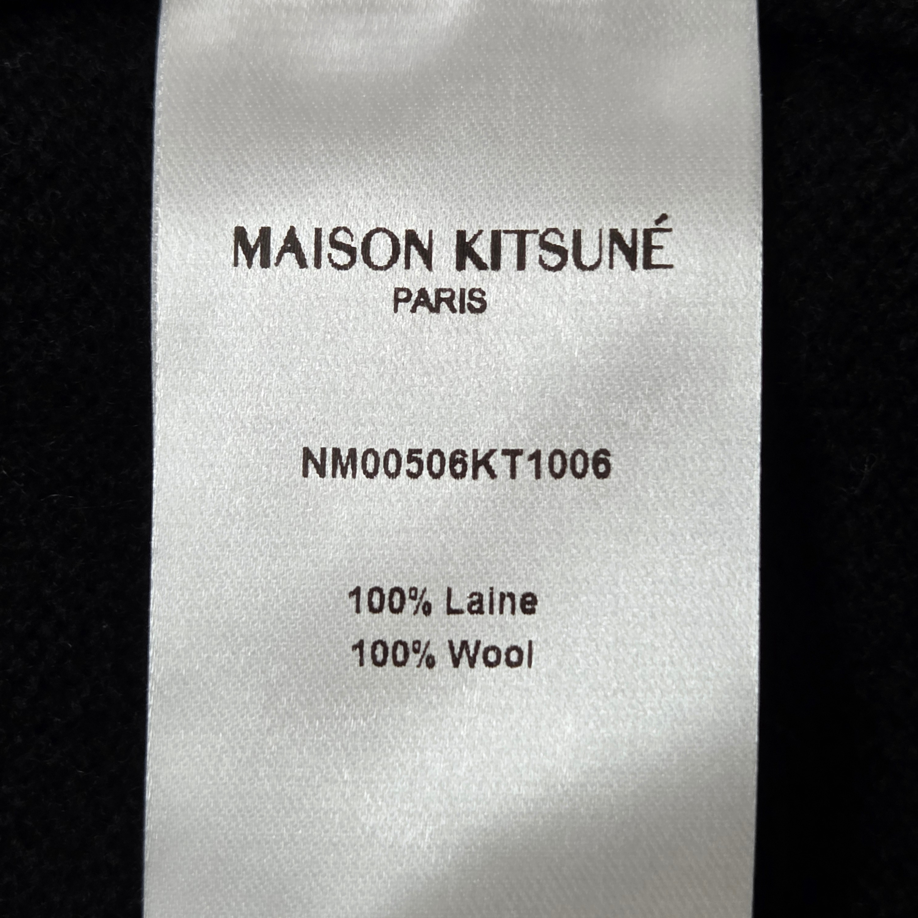 Maison Kitsune Bold Fox Head Patch Regular Cardigan in Lambswool Black 착용 스타일 - 3