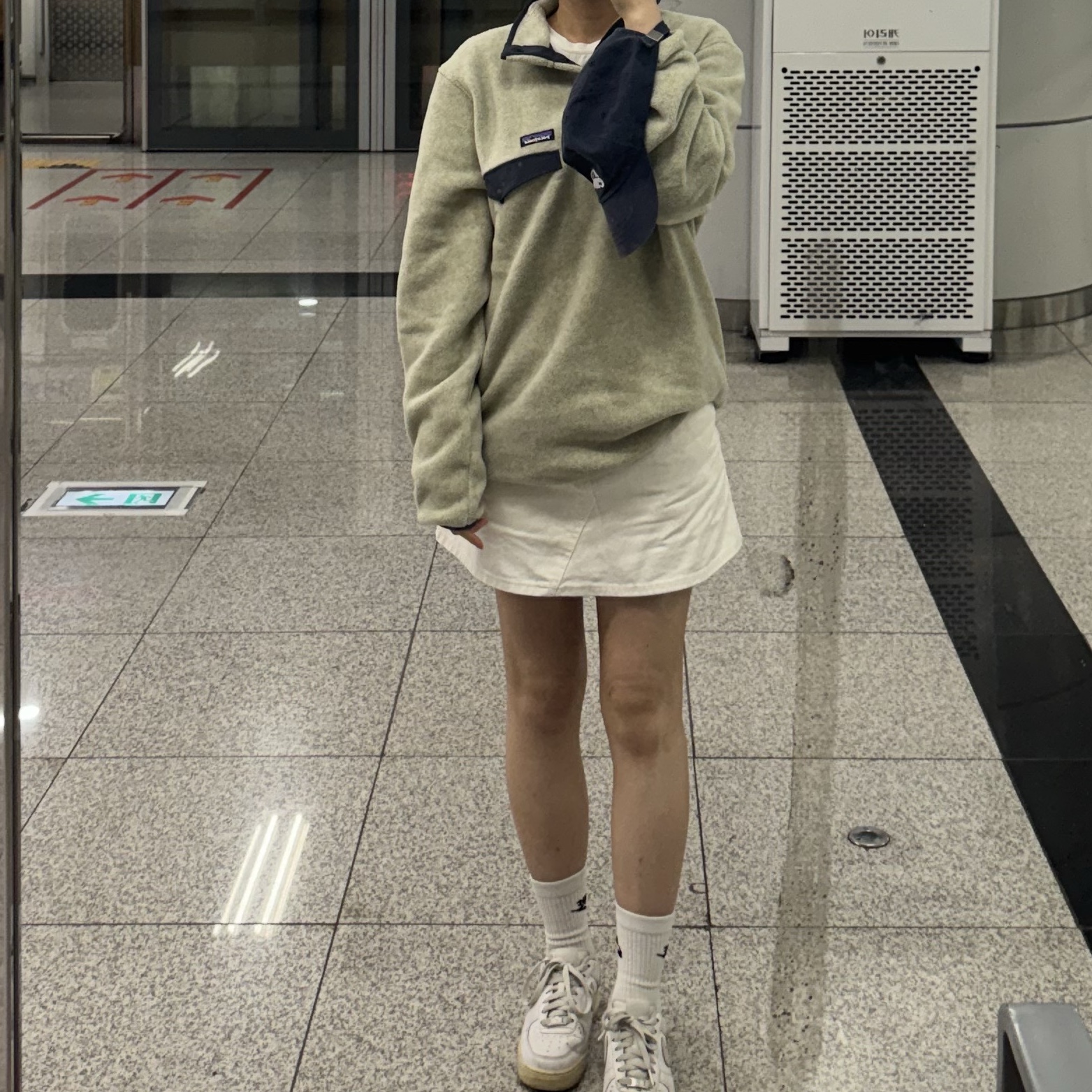 Emis New Logo Emis Cap Navy, Patagonia Lightweight Synchilla Snap-T Fleece Pullover Oatmeal Heather/Smolder Blue/New Navy 착용 스타일