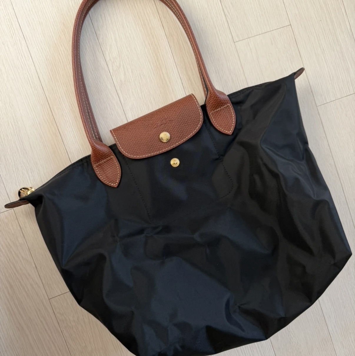 Longchamp Le Pliage Original Tote Bag M Black 착용 스타일 - 2