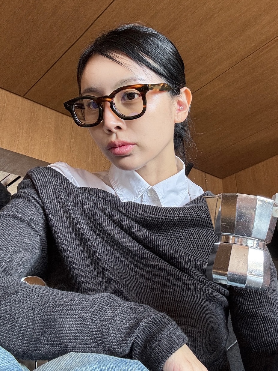 lash Lunettes 02 Havana 착용 스타일 - 3