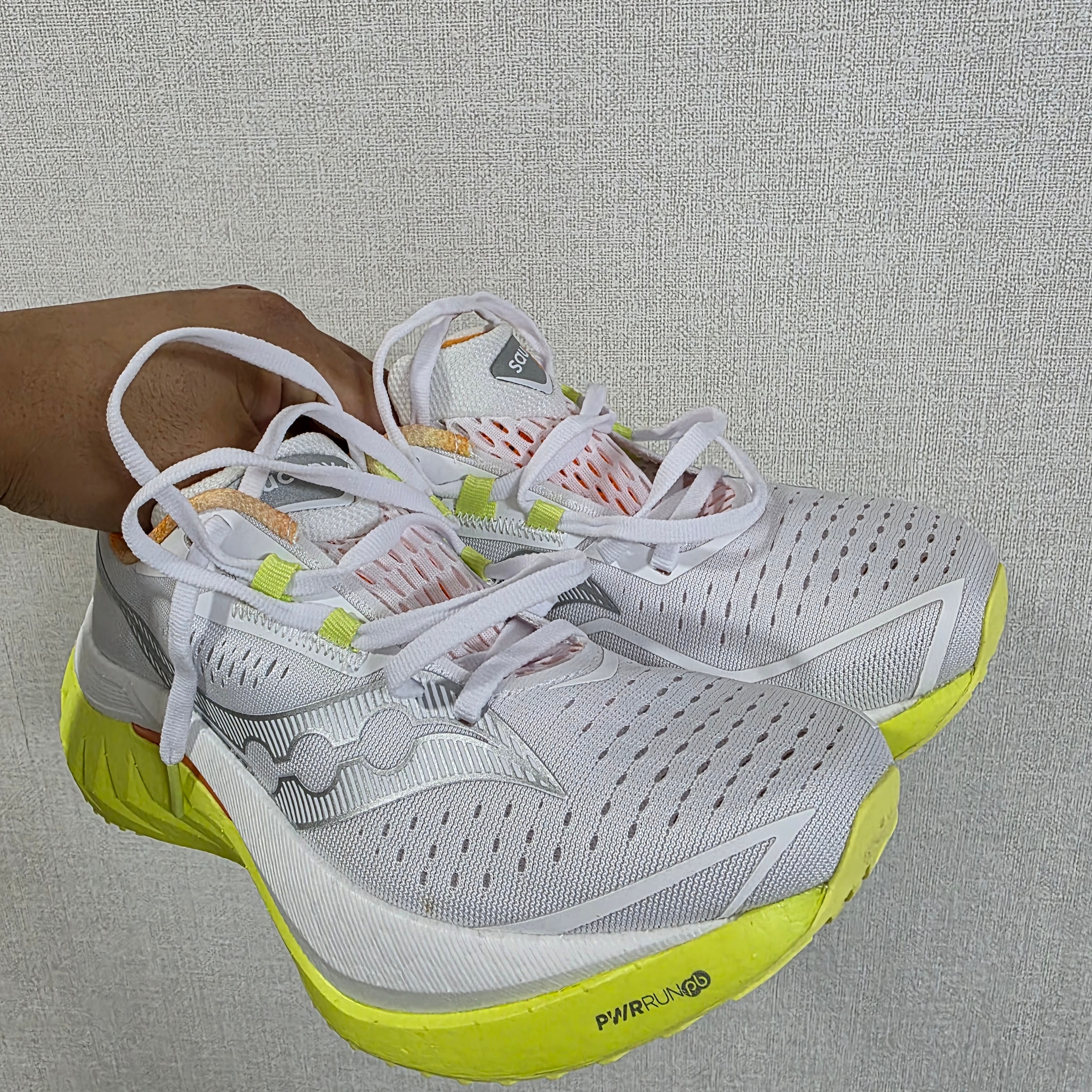 (W) Saucony Endorphin Speed 4 White Sunny 착용 스타일