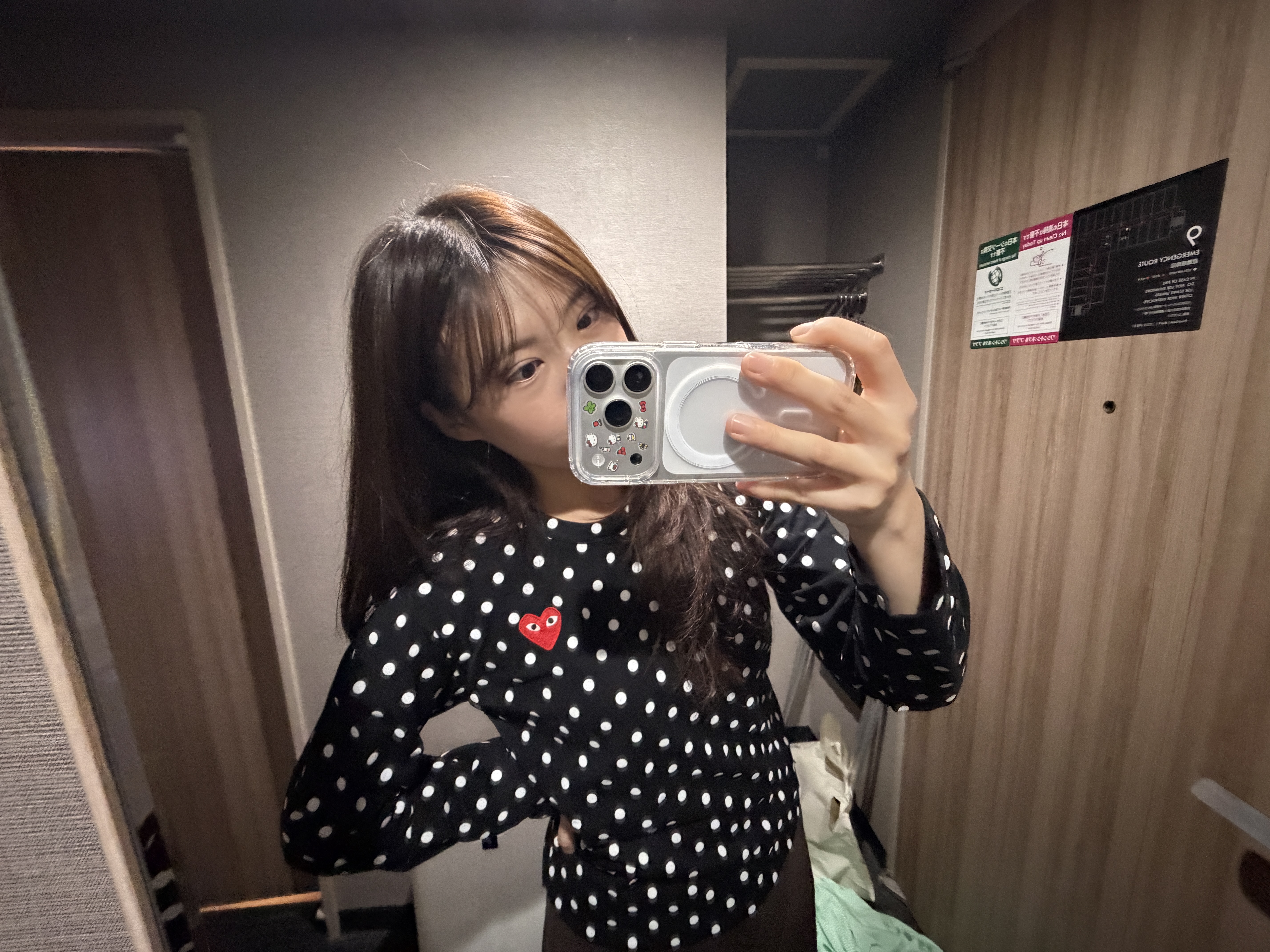 Play Comme des Garcons Polka Dot Red Heart LS T-Shirt Black 착용 스타일