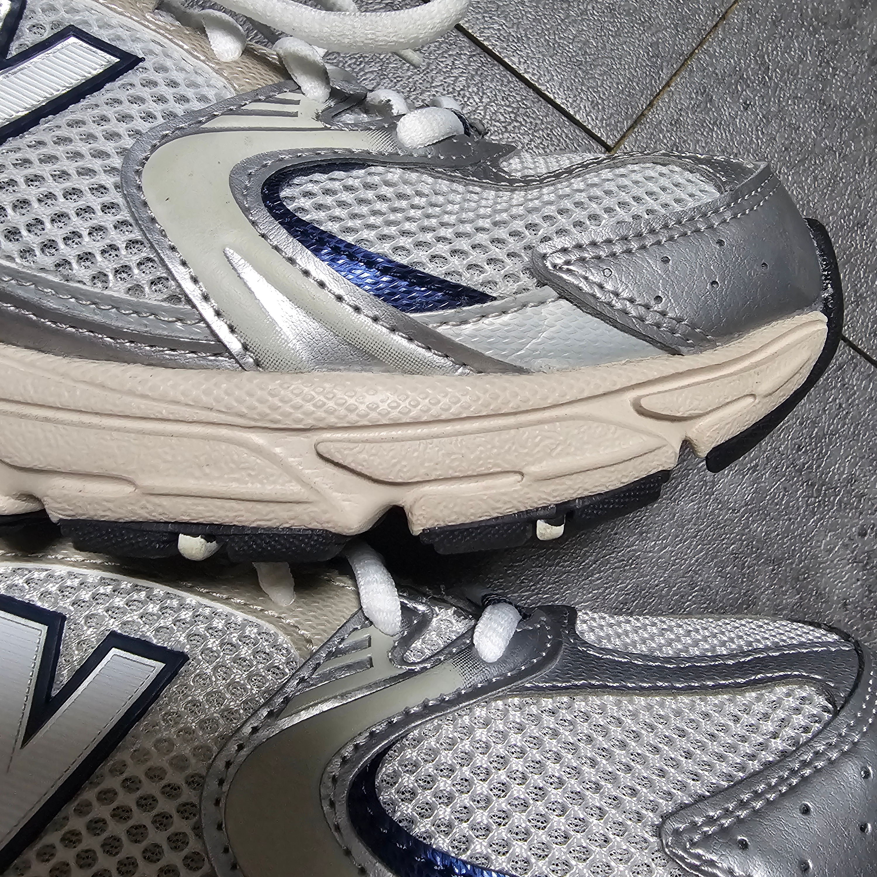 New Balance 530 Steel Grey 착용 스타일 - 1