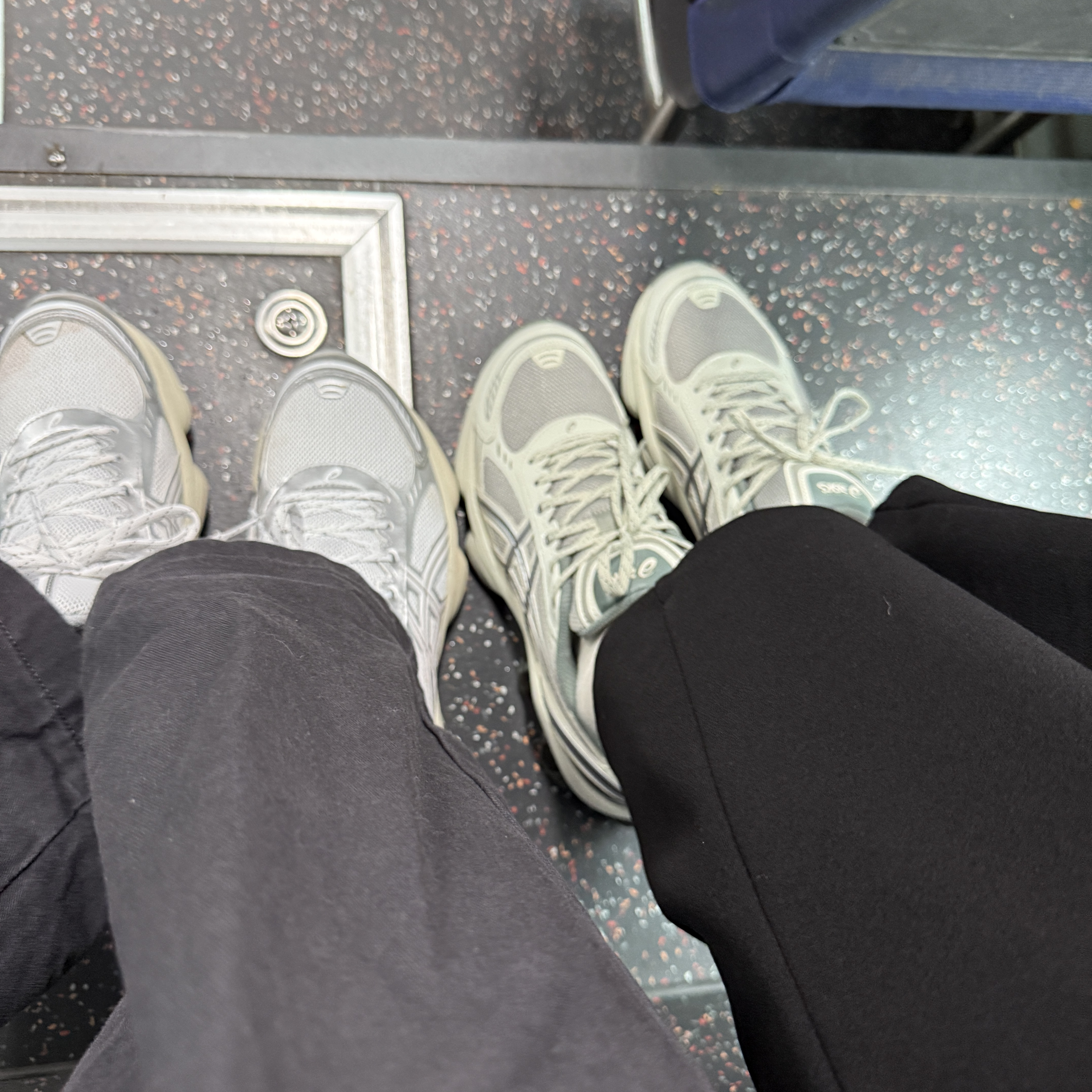 Asics Gel-Kinetic Fluent White, Asics Gel-Kinetic Fluent Seal Grey Pure Silver 착용 스타일