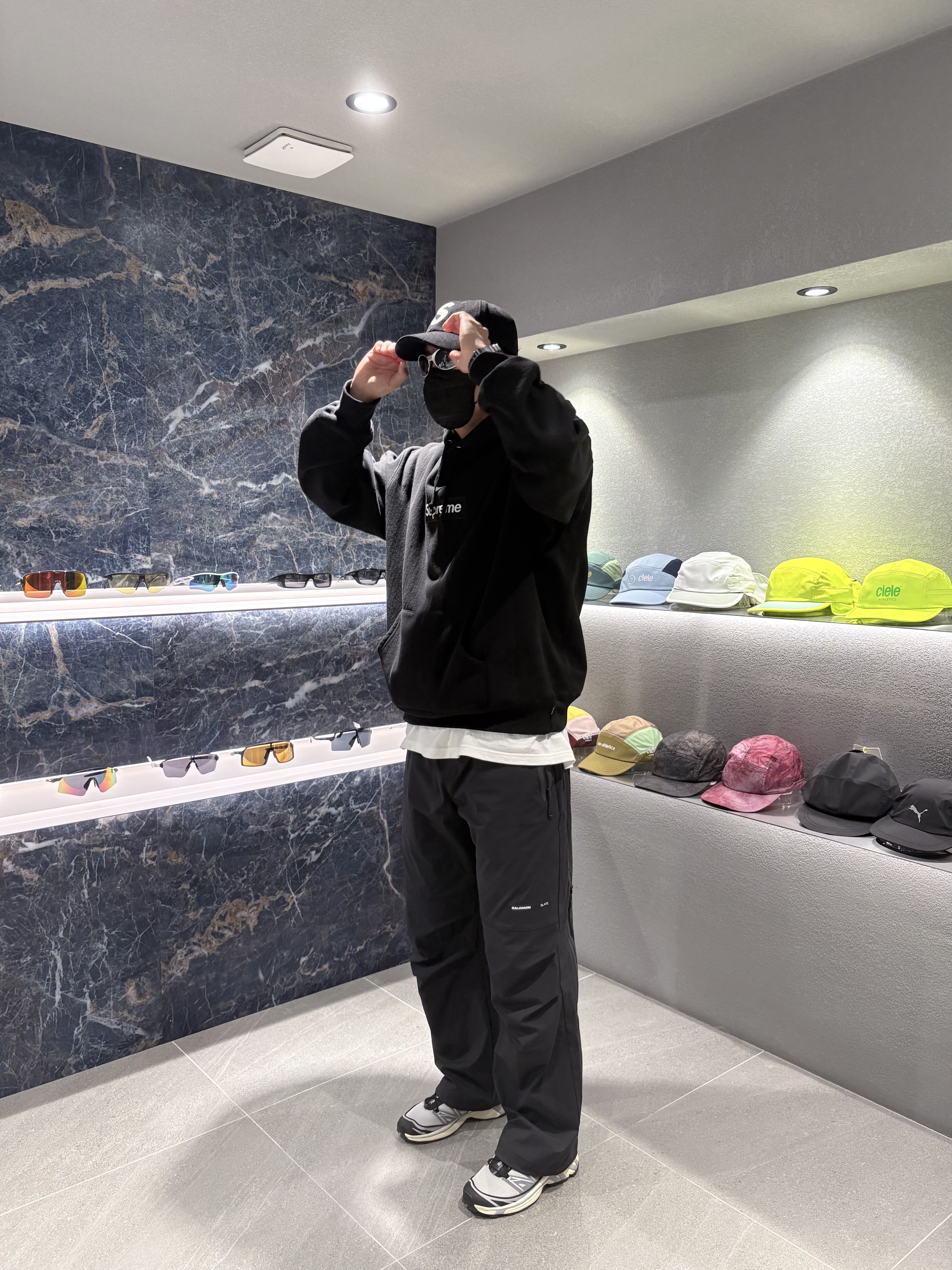 Supreme Box Logo Hooded Sweatshirt Black - 24FW, Salomon XT-6 Expanse Alloy Quiet Shade 착용 스타일 - 1