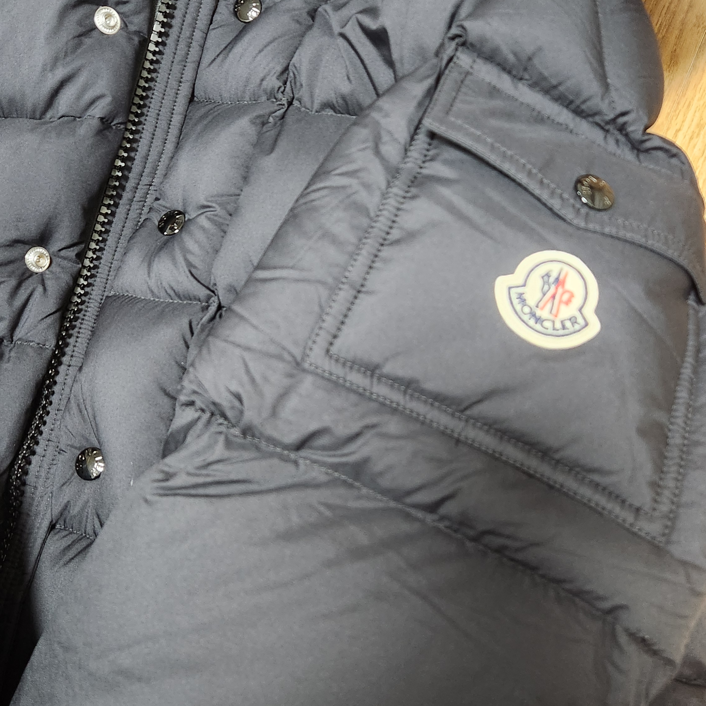 Moncler Maya 70 Hooded Short Down Jacket Black - 25FW 착용 스타일 - 3