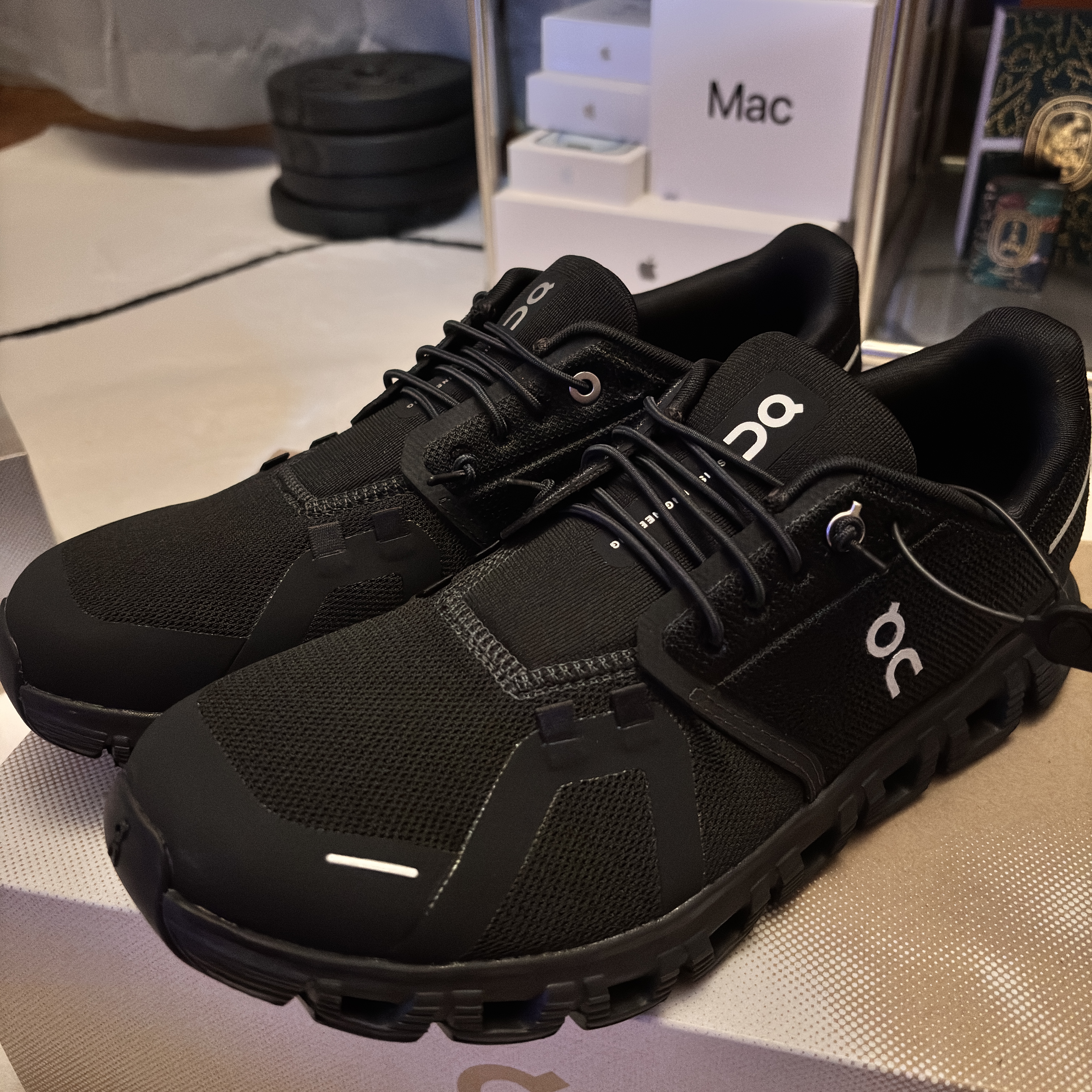 (W) On Running Cloud 6 Black, On Running Cloud 6 Black 착용 스타일 - 2