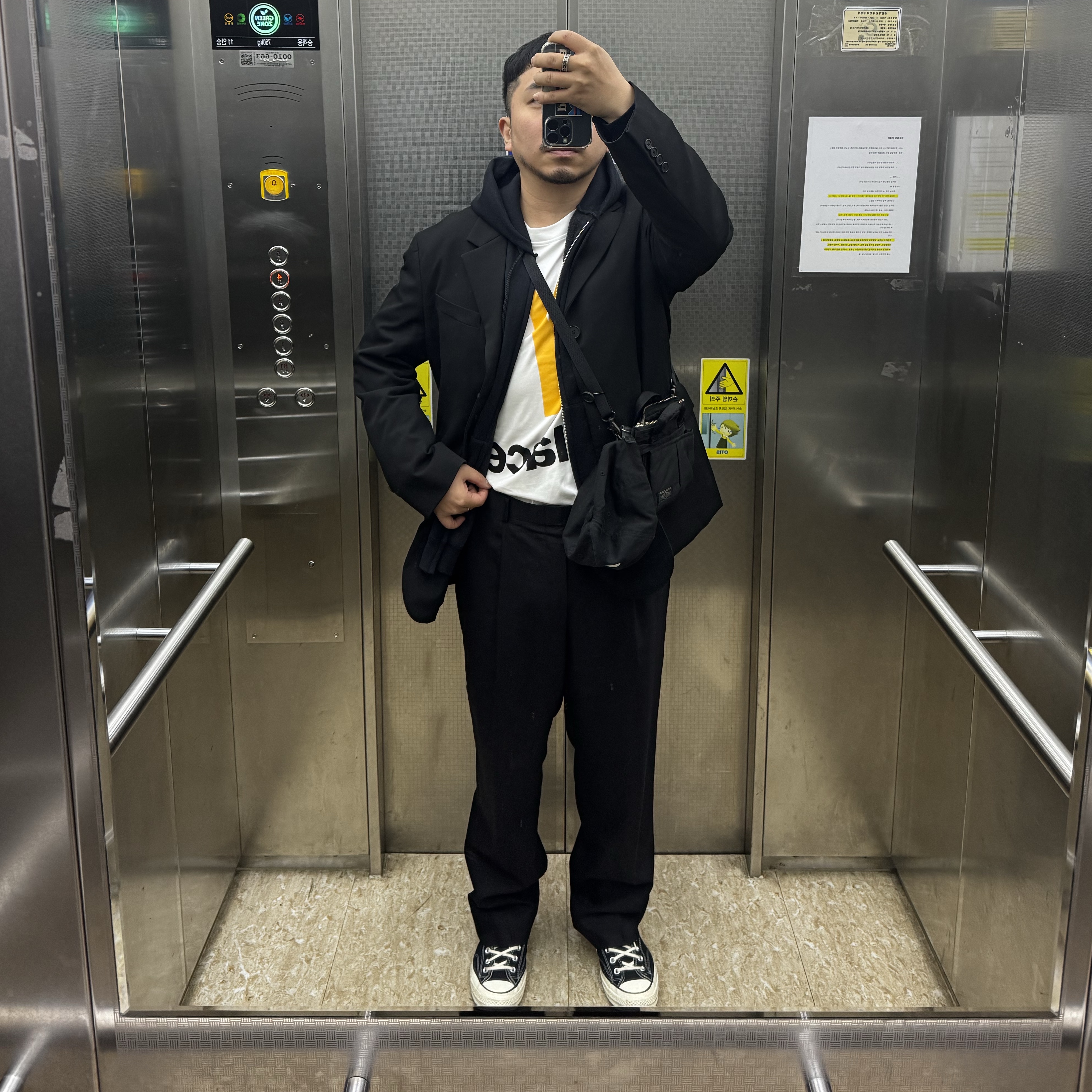 Palace x McDonald's Logo T-Shirt White - 23FW, Porter Howl Helmet Bag Mini Black 착용 스타일