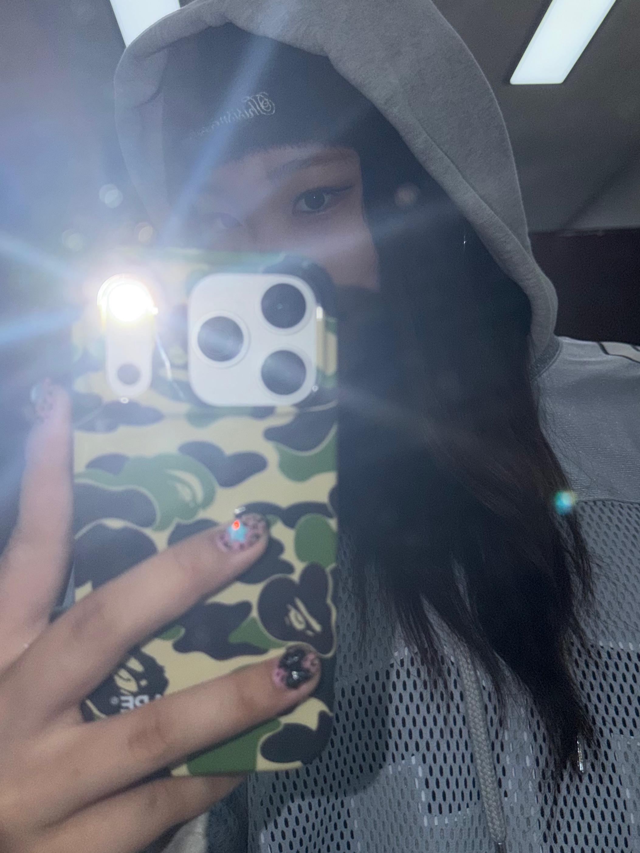 BAPE ABC Camo iPhone 17 Pro Case Green, BAPE Multi Logo Relaxed Fit Layered Sleeves Football Jersey Silver 착용 스타일 - 2