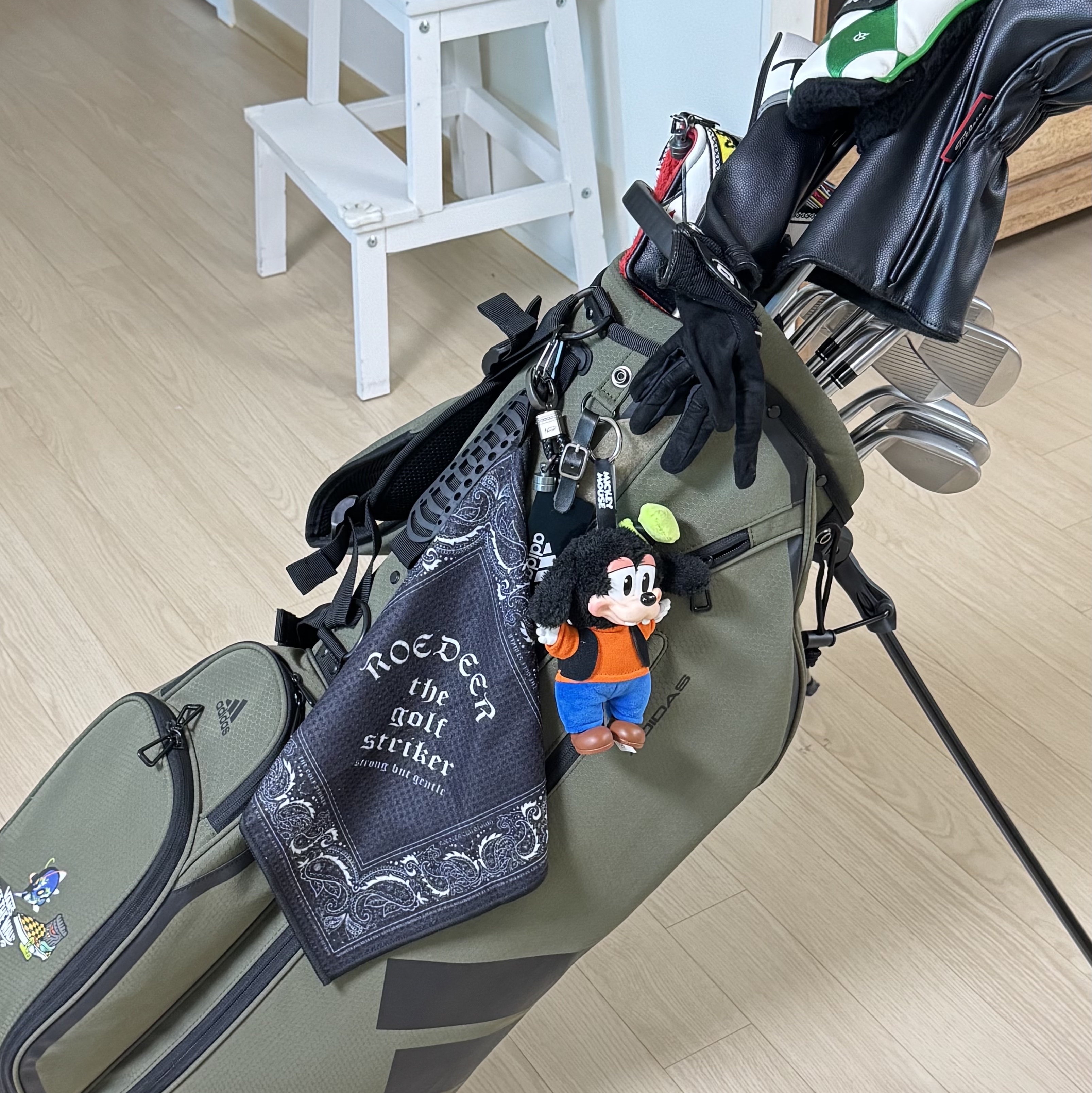 Pop Mart Mickey Family Cute Together Keychain Series Goofy (Opened Case) 착용 스타일 - 2