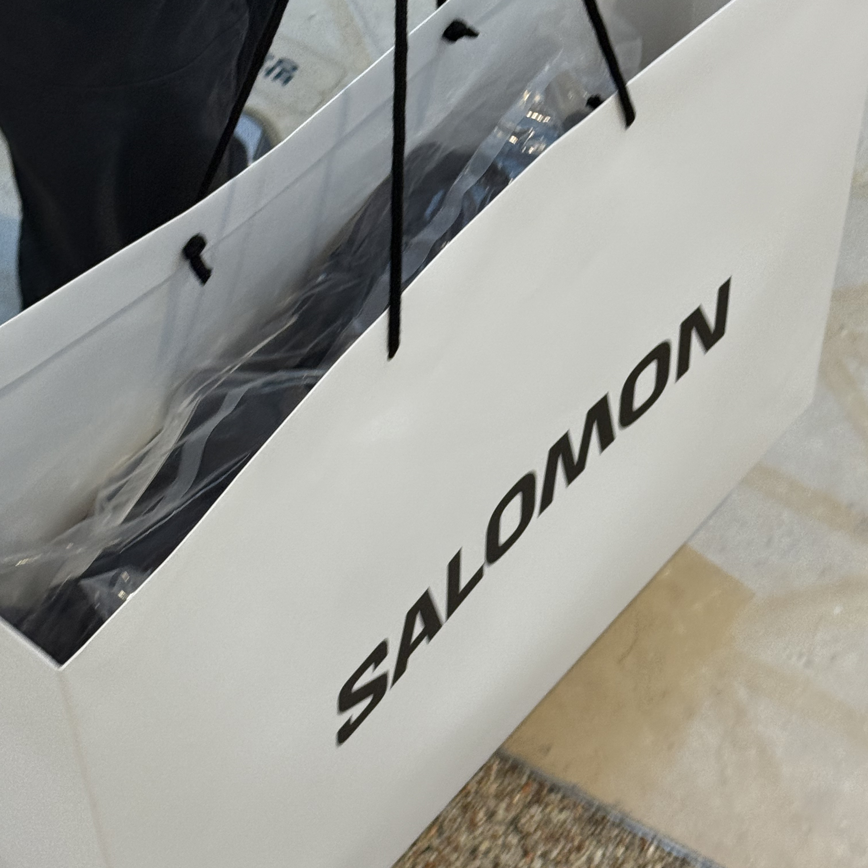 (W) Salomon Contour Down Jacket Chocolate 착용 스타일