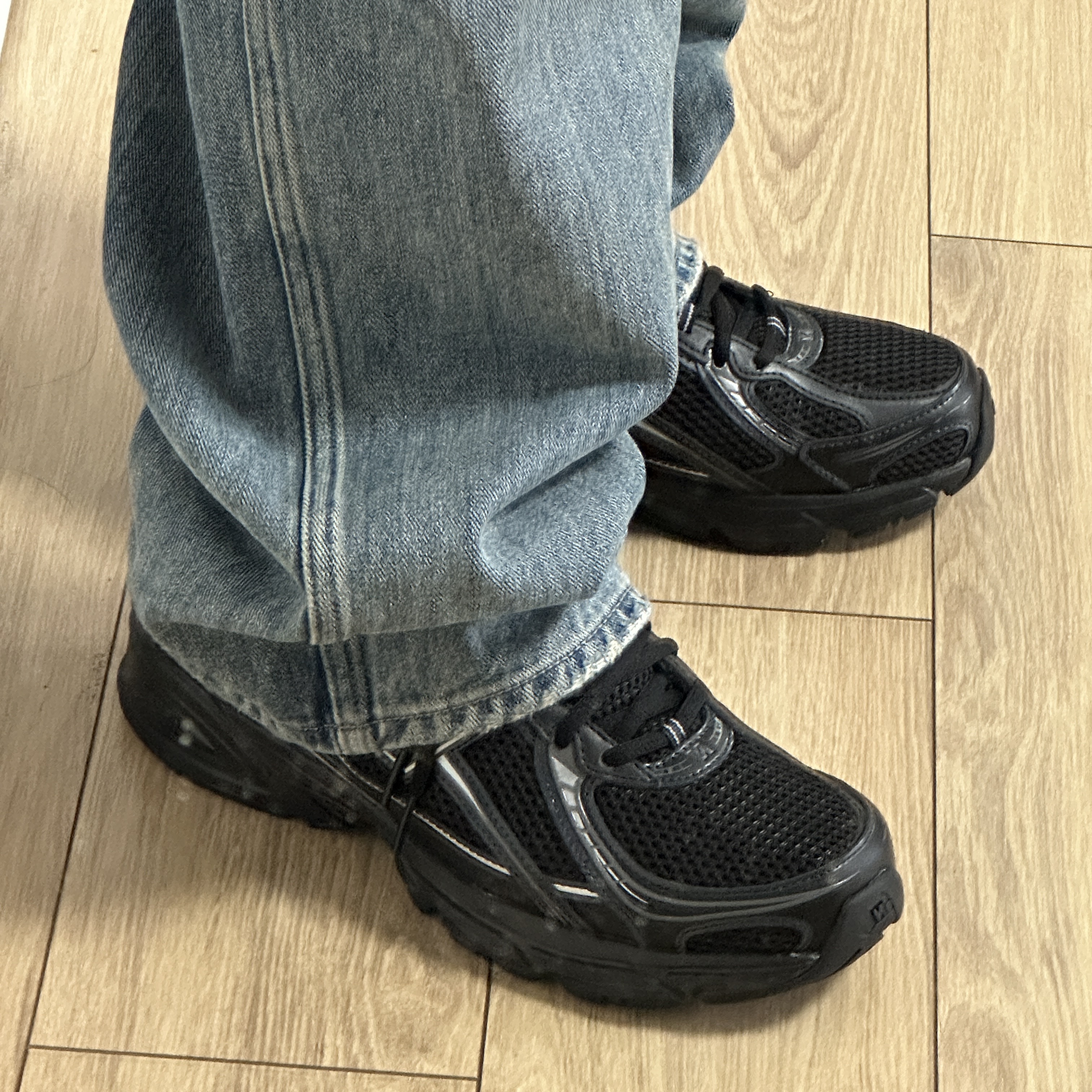 New Balance 740v2 Black Silver Metallic 착용 스타일 - 2