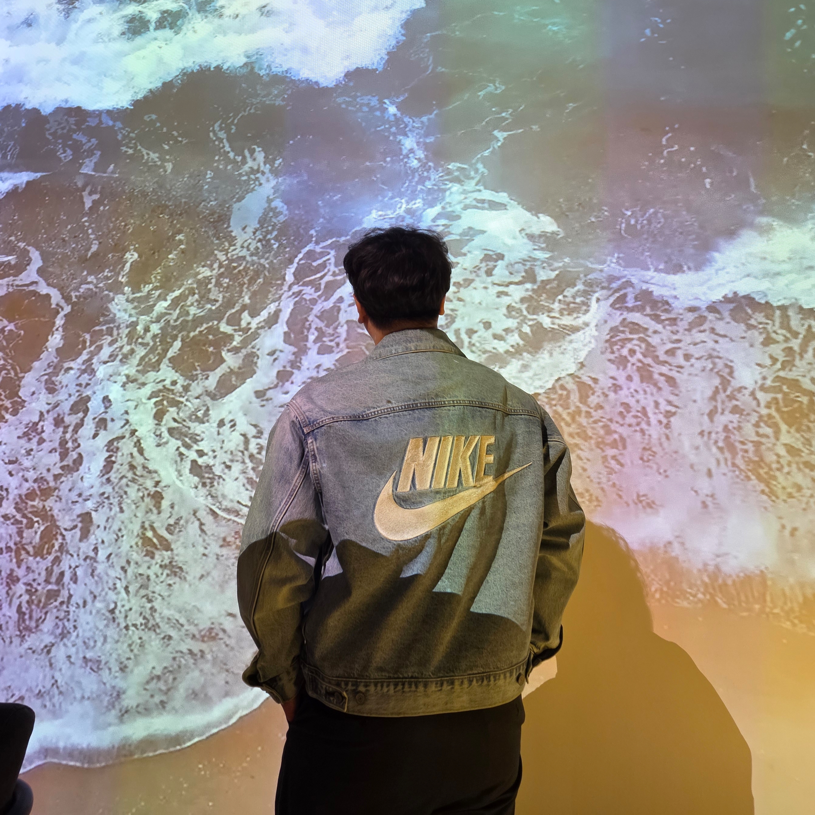 Levi's x Nike Trucker Jacket Light Blue 착용 스타일