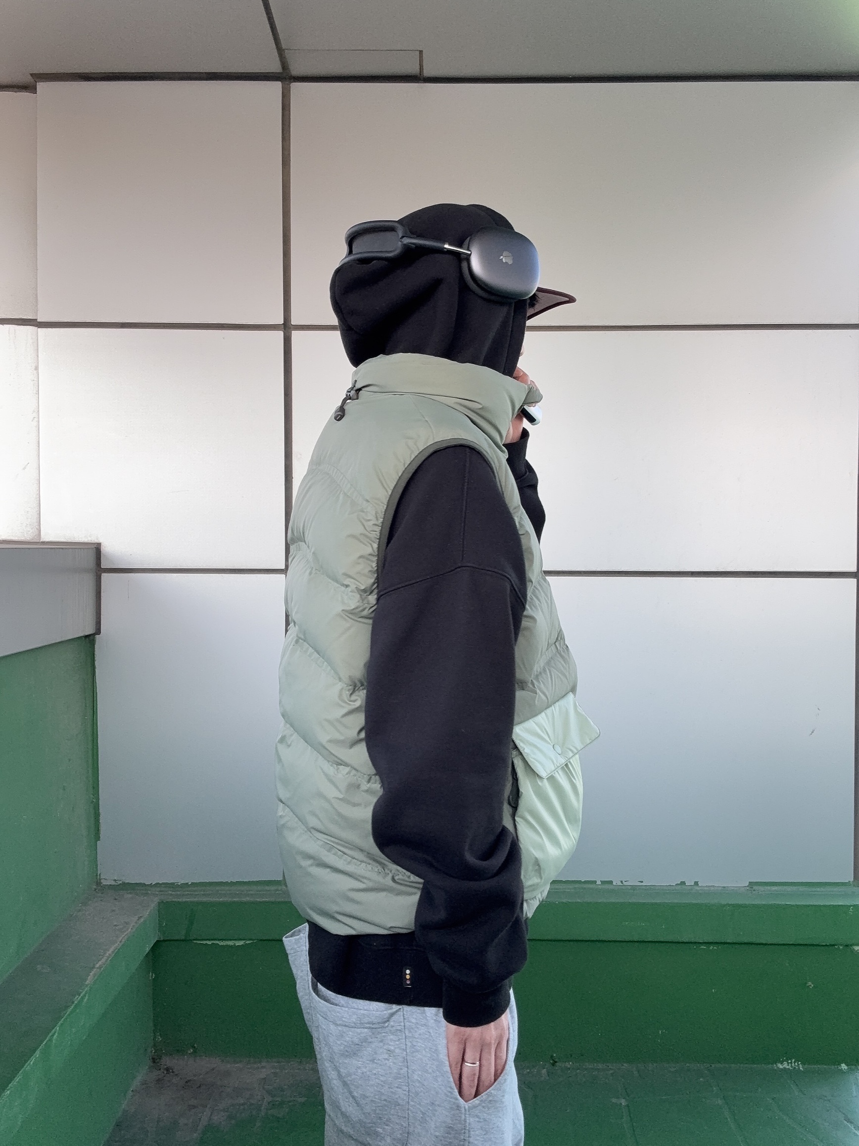 Nike Air Force 1 '07 LV8 Varsity White Pine Green, IAB Studio Hoodie Black 착용 스타일 - 5