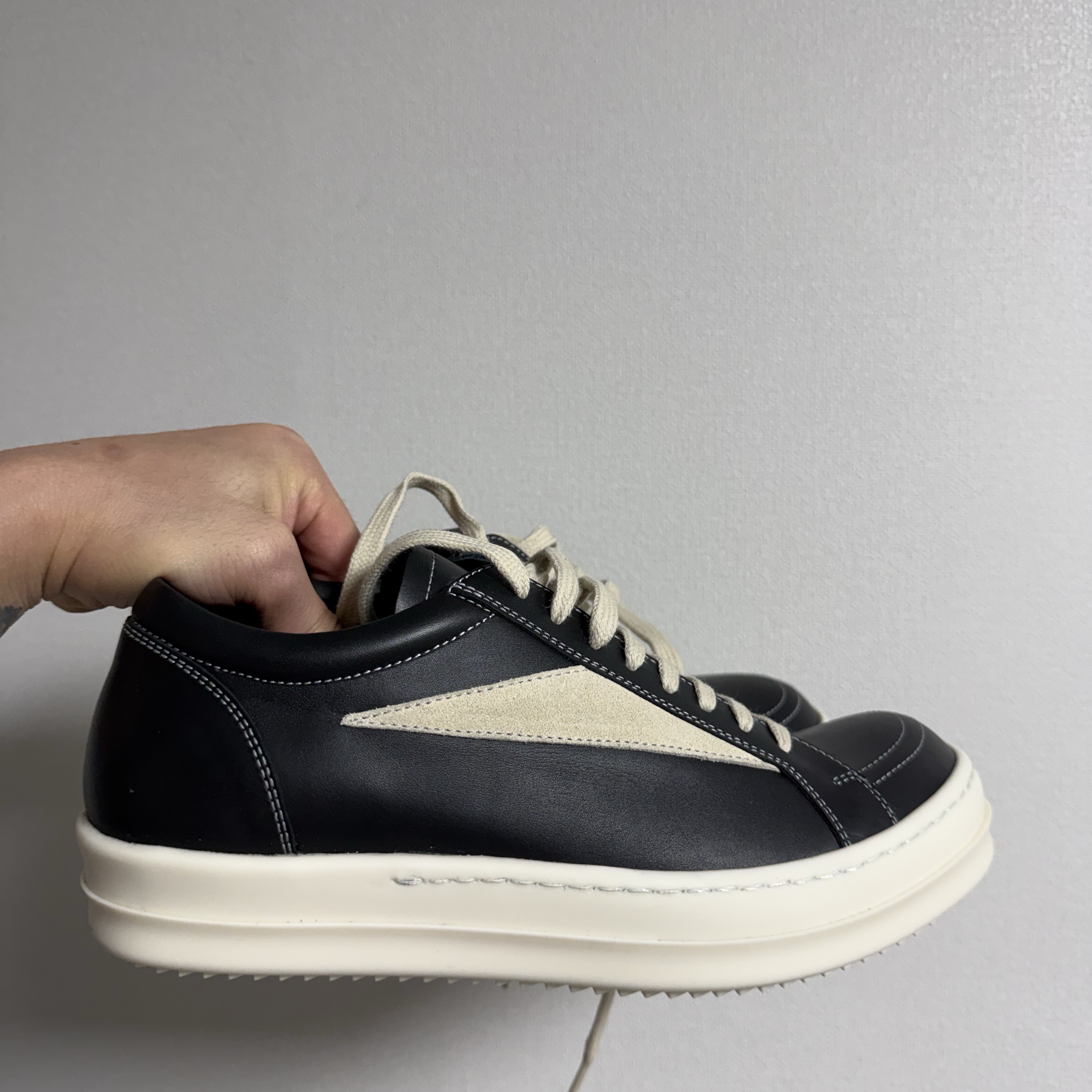 Rick Owens Luxor Vintage Sneakers Black Milk 착용 스타일 - 3