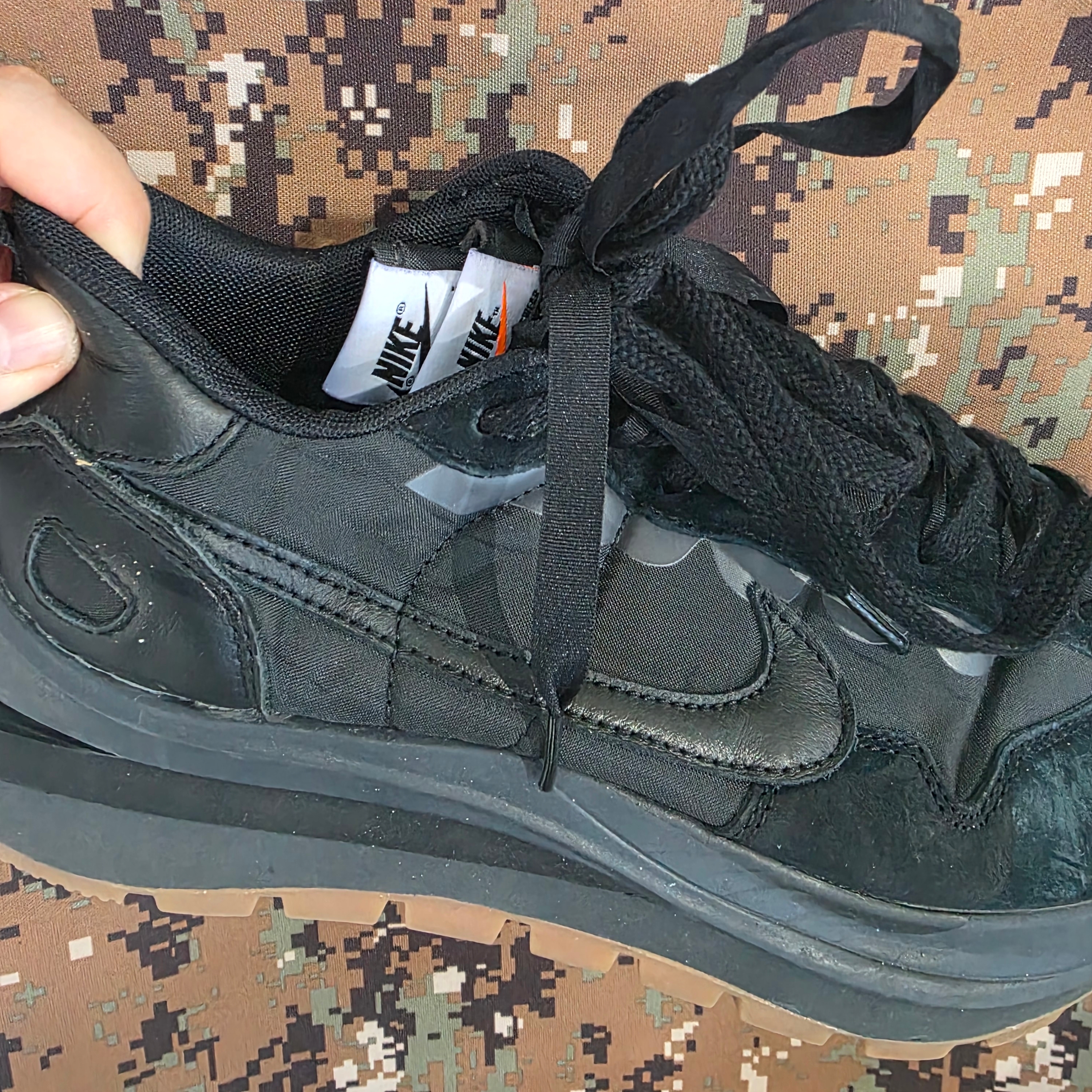 Nike x Sacai VaporWaffle Black and Gum 착용 스타일