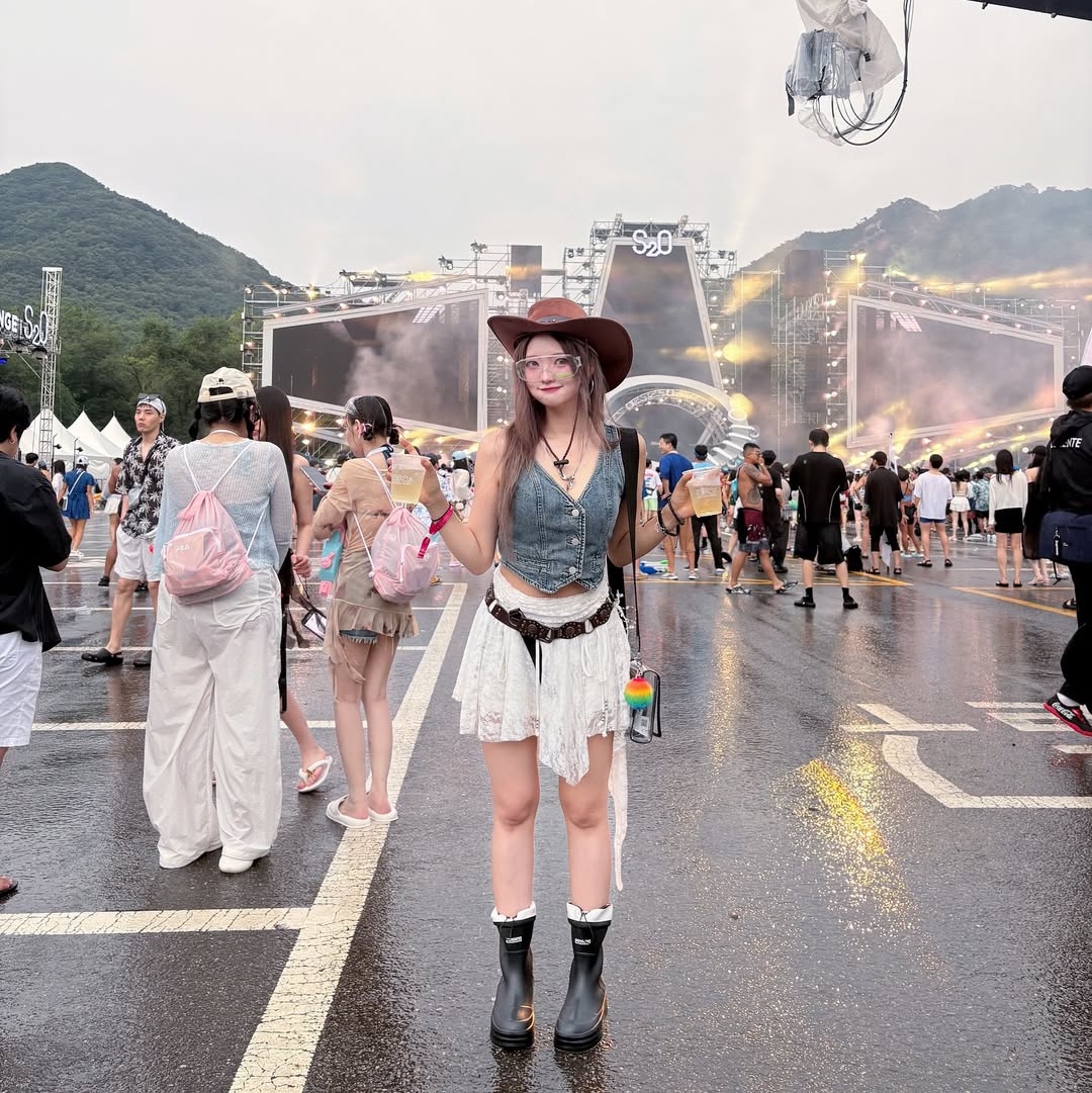 earpearp Sheer String Rain Boots Middle Black 착용 스타일 - 1