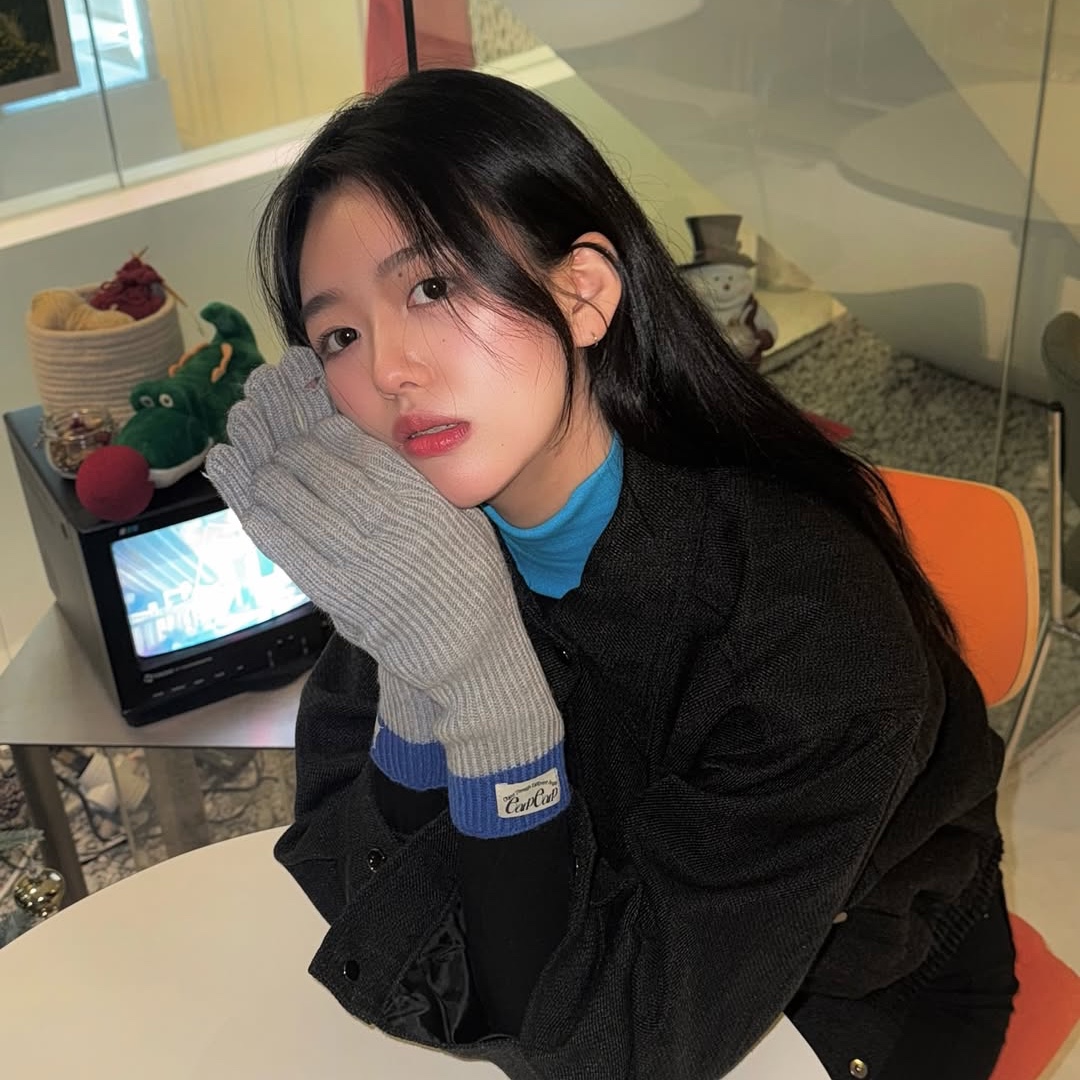 earpearp Color Block Kint Finger Hole Gloves Grey 착용 스타일 - 1