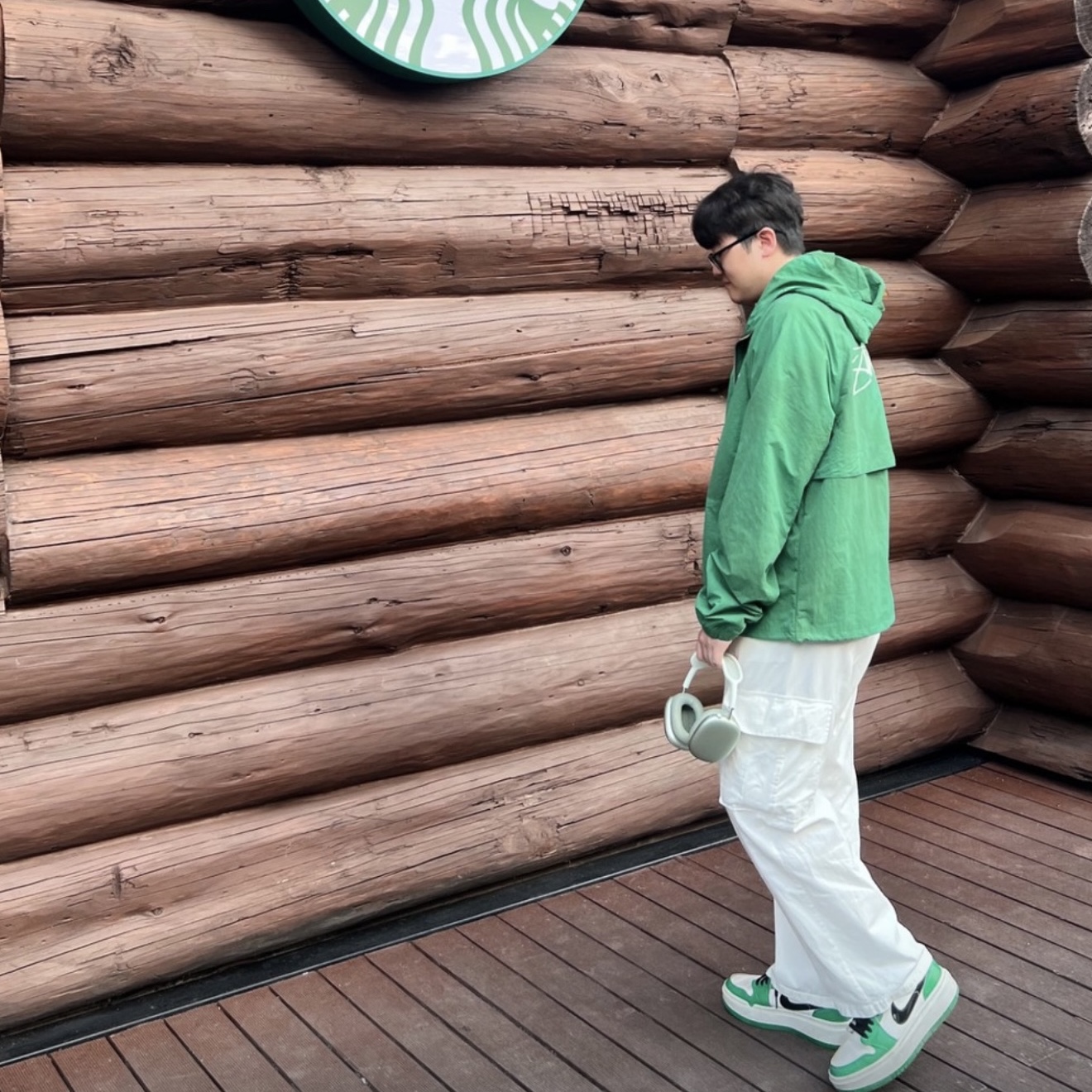 Stussy Wave Dye Beach Shell Jacket Pine, Apple AirPods Max Lightning Green (Korean Ver.) 착용 스타일 - 2